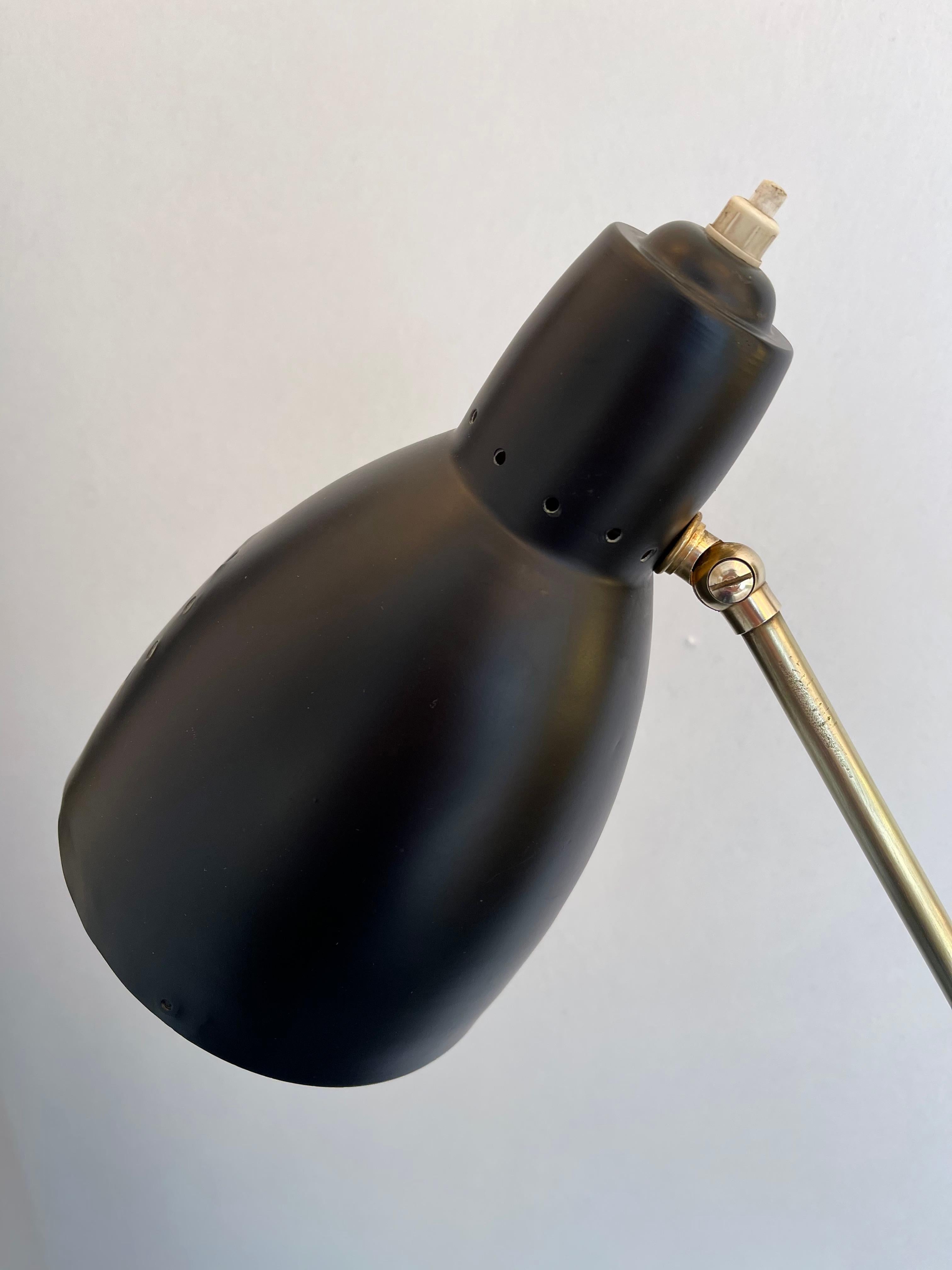 Mid Century Floor Lamp Brass and Lacquered Metal, Italy, 1950s For Sale 2