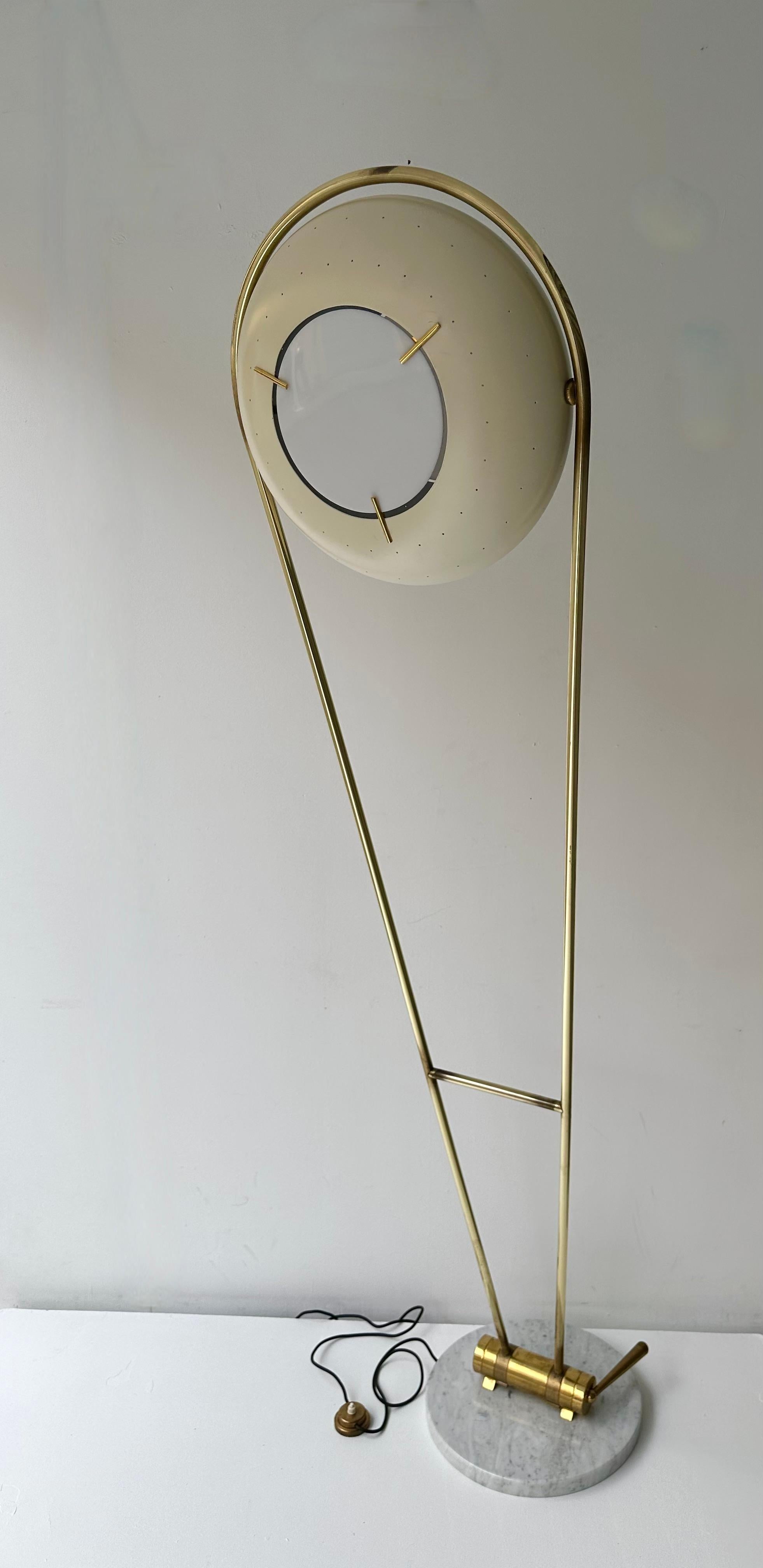 Stehlampe aus Messing und Metall aus der Mitte des Jahrhunderts von Angelo Lelii für Arredoluce, Italien, 1950er Jahre im Angebot 1
