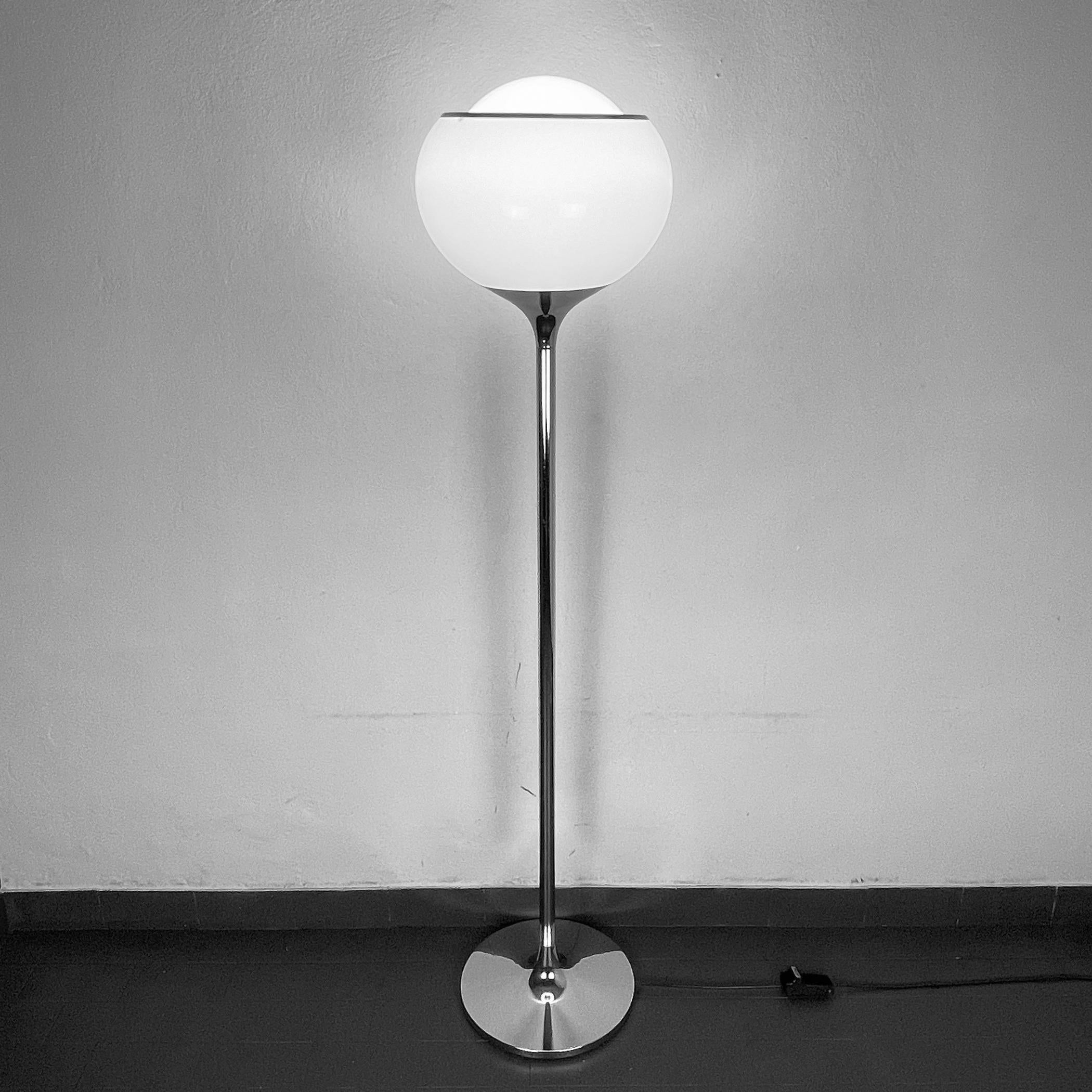 Mid-Century Modern Lampadaire mi-siècle Bud Meblo de Luigi Massoni pour Harvey Guzzini, Italie, années 1960 en vente