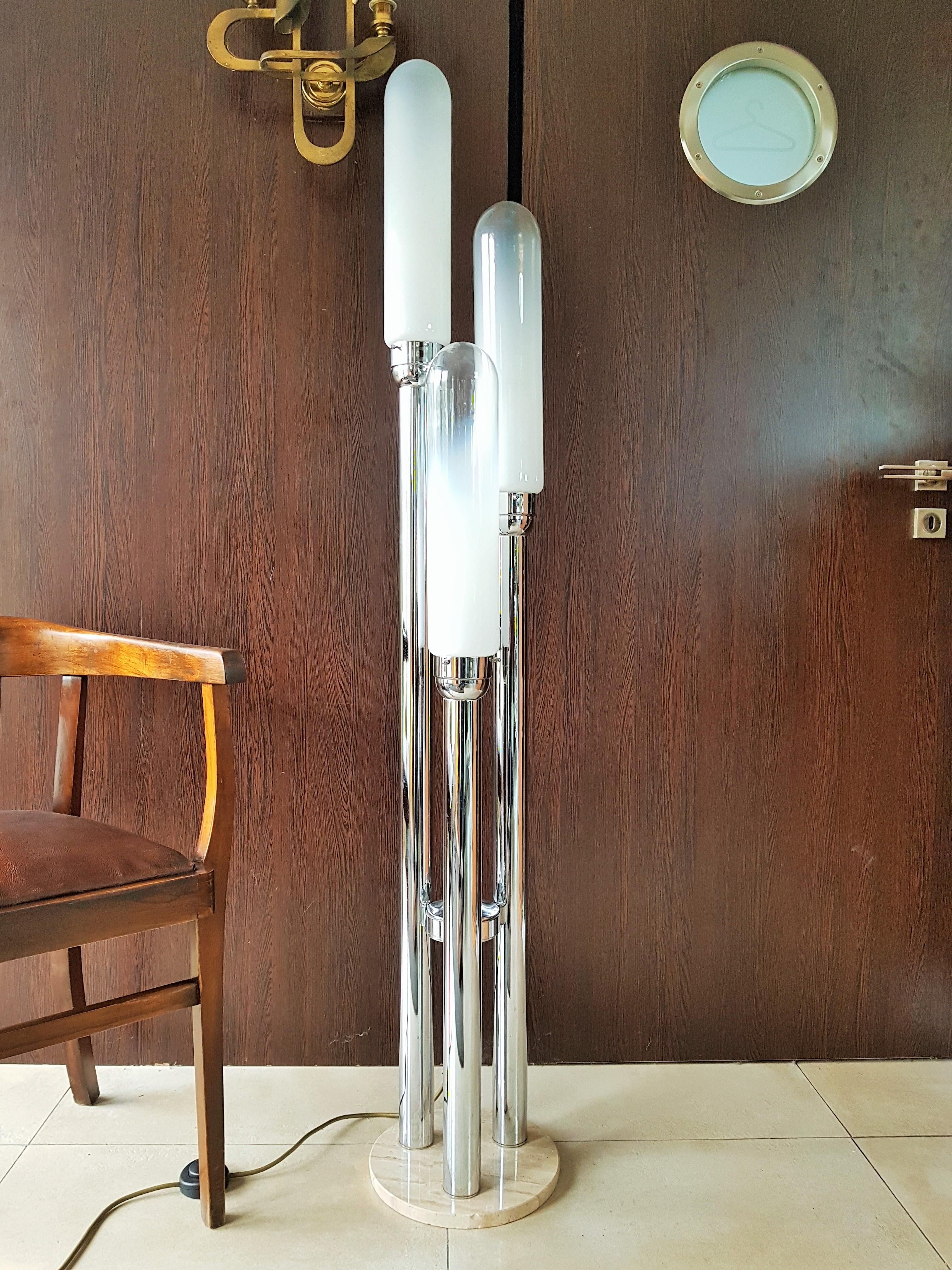 Midcentury floor lamp by Carlo Nason for Mazzega, Italy, 1960s.
Marble base. Original chrome in good condition.