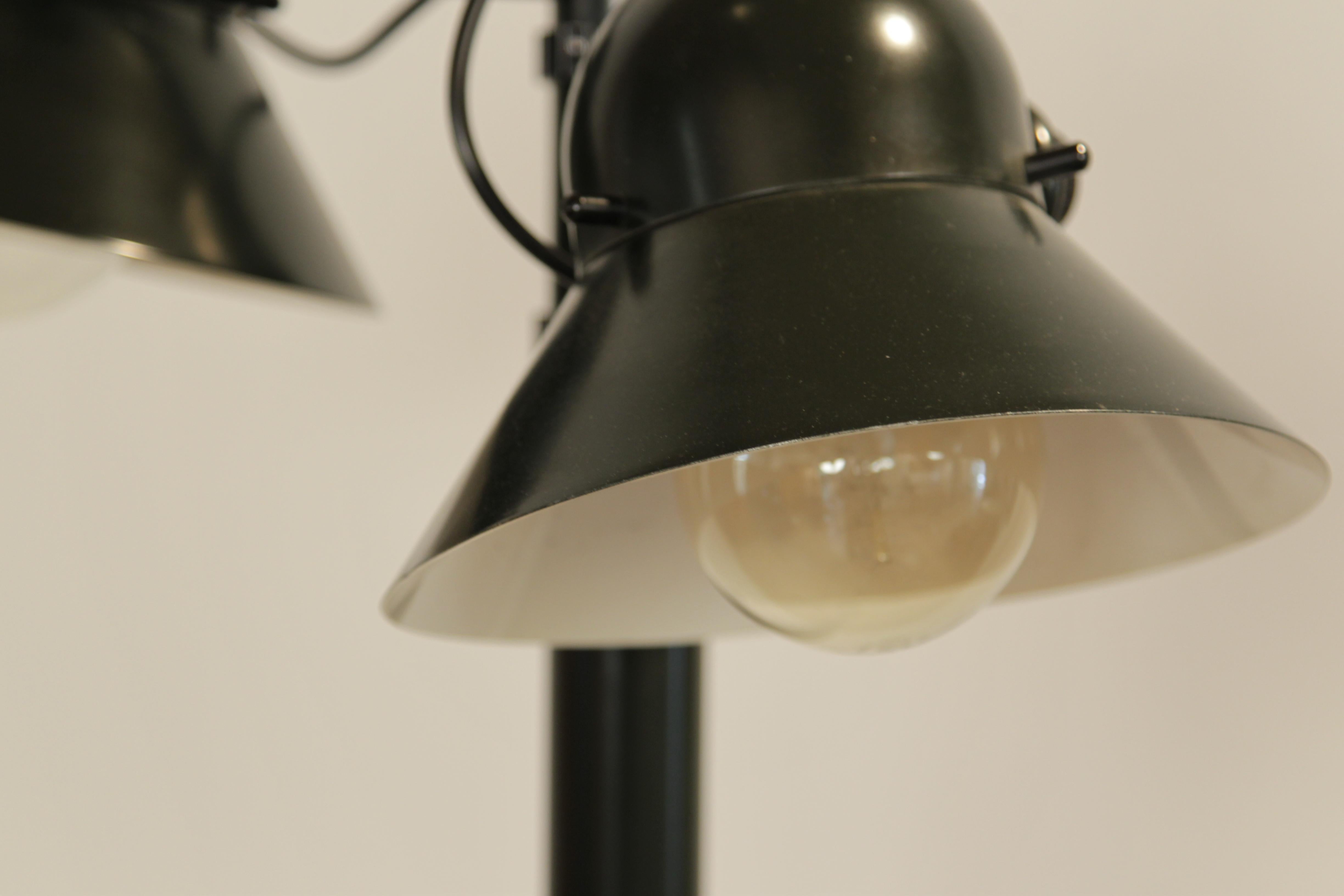 Mid Century Floor Lamp by Gae Aulenti for Stilnovo in Dark Green, circa 1975 In Good Condition For Sale In Berlin, DE