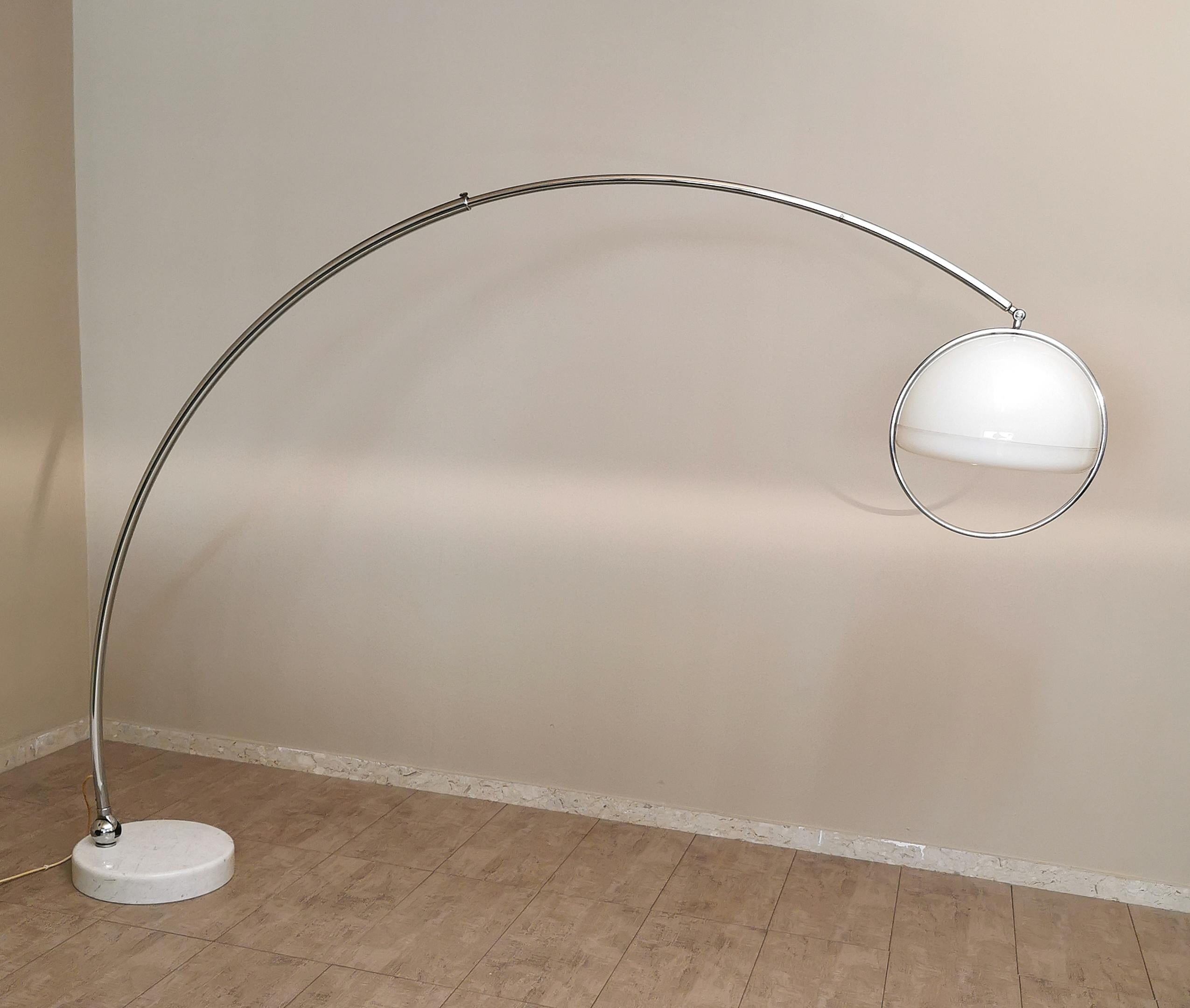 Midcentury Floor Lamp Goffredo Reggiani Chromed Metal Plexiglass Marble 1960s In Good Condition For Sale In Palermo, IT