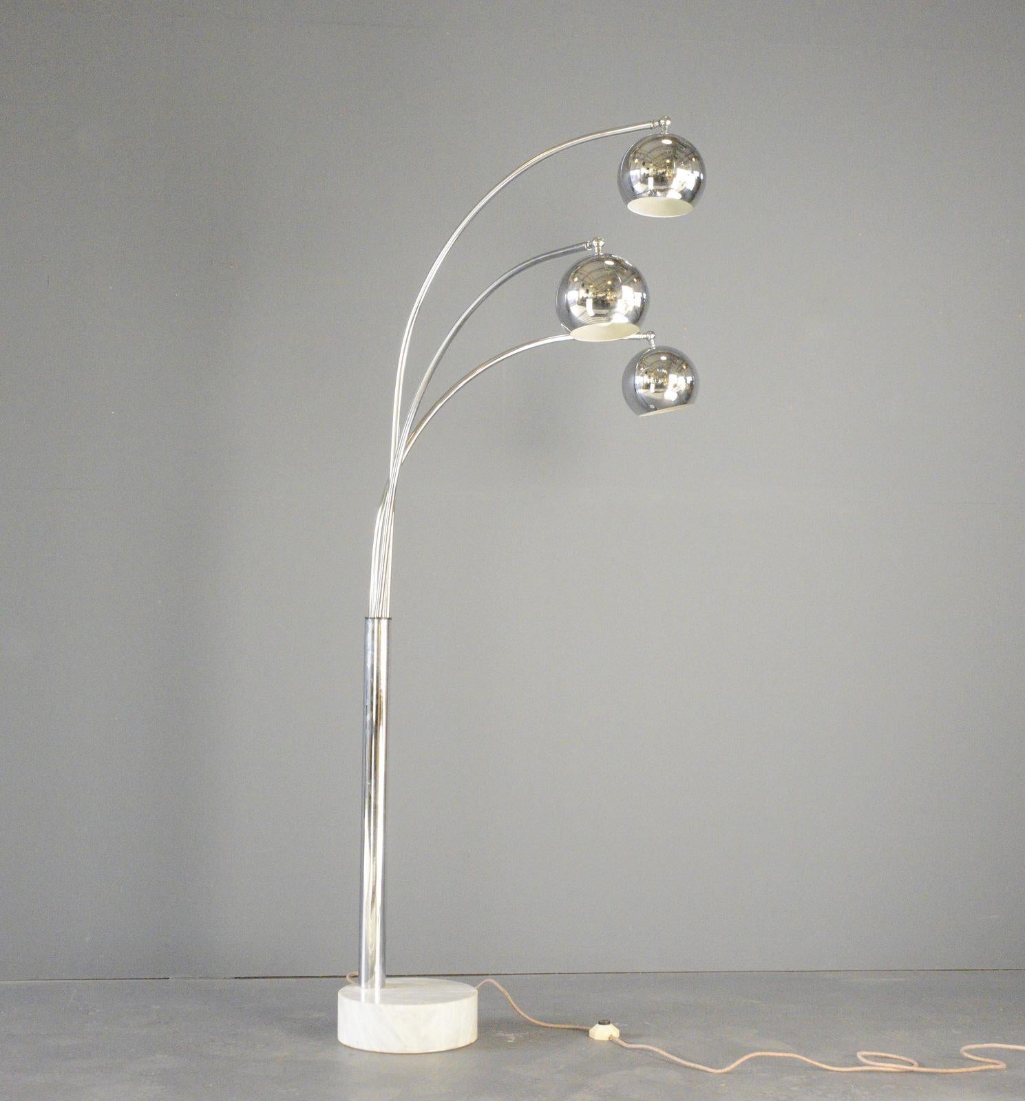 Mid Century Floor Lamp By Goffredo Reggiani Circa 1970s In Good Condition For Sale In Gloucester, GB