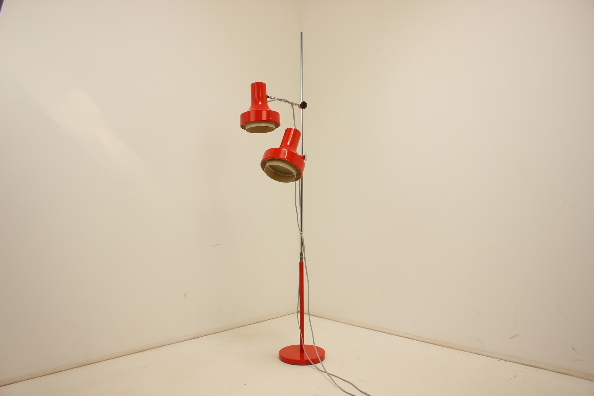 Lampada da terra di metà secolo di Josef Hurka per Napako, anni '60, Cecoslovacchia in vendita 4