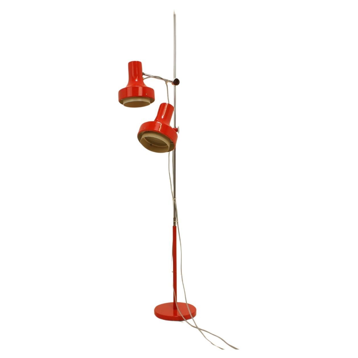 Lampada da terra rossa a doppio paralume, disegnata da Josef Hurka e prodotta da Napako nell'ex Cecoslovacchia, negli anni '60.
Realizzato in metallo e cromo.
In condizioni originali, presenta lievi segni di usura, lucidato e pulito.
Completamente