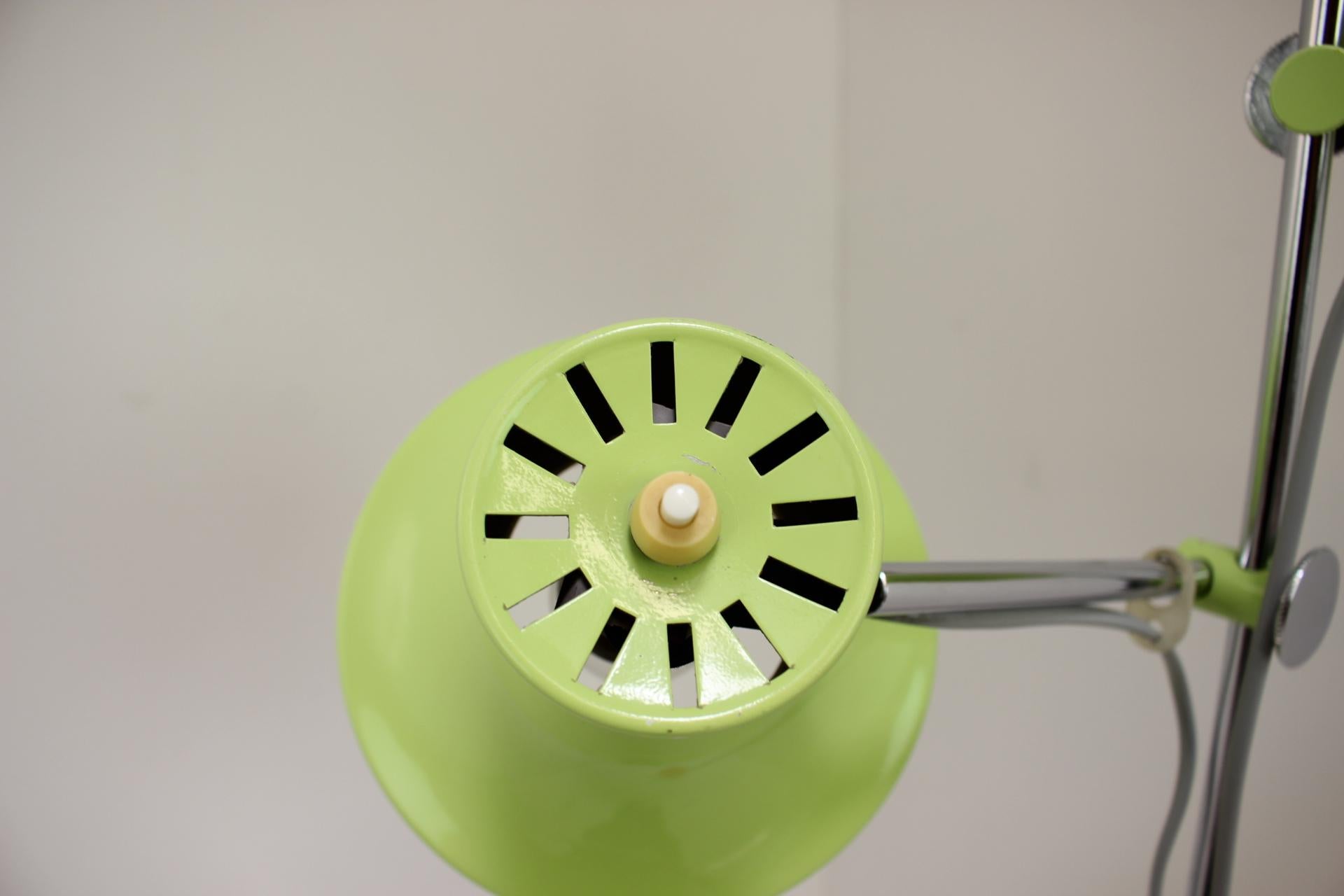 Stehlampe aus der Mitte des Jahrhunderts von Josef Hurka für Napako, 1960er Jahre, Tschechoslowakei (Moderne der Mitte des Jahrhunderts) im Angebot