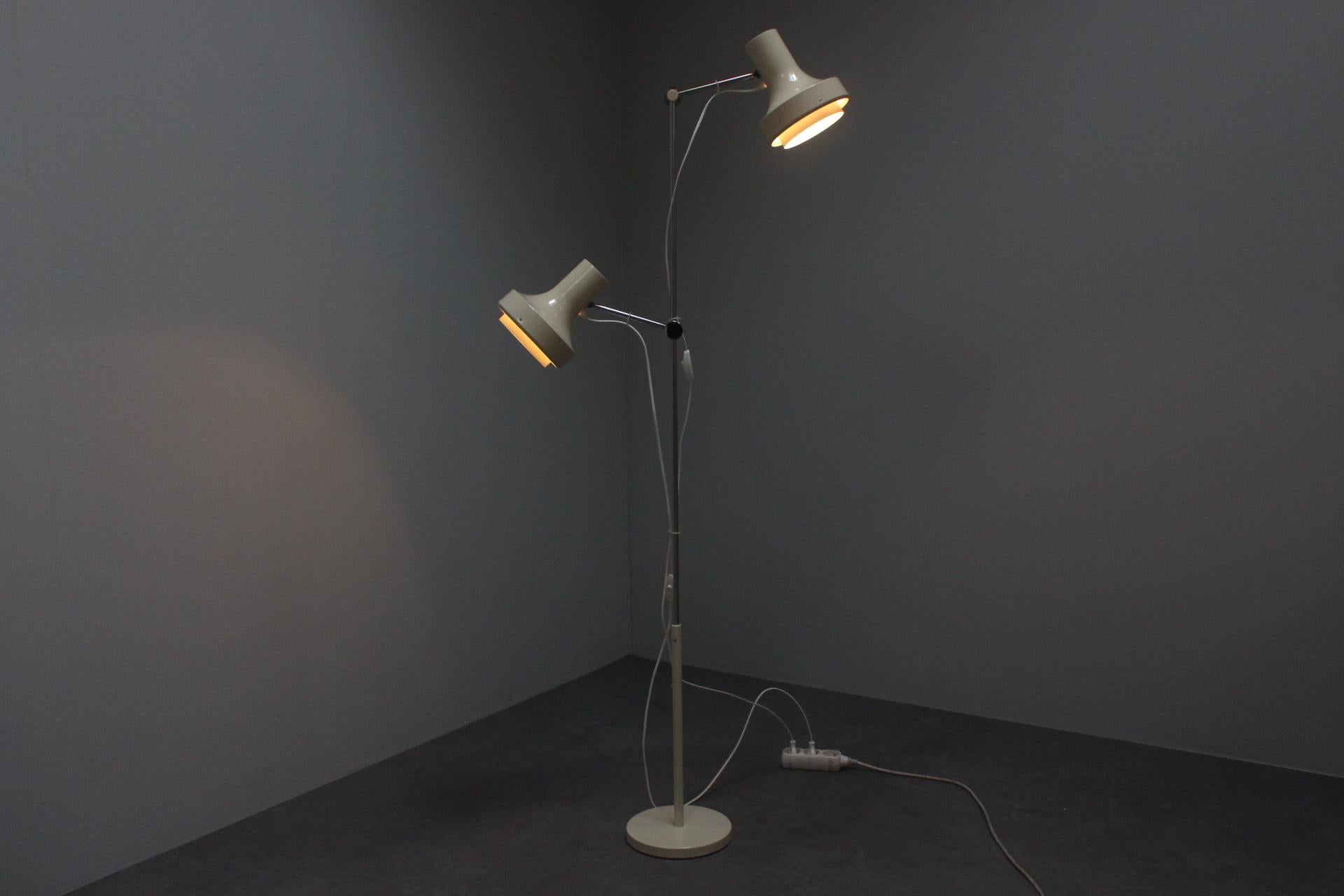 Lampada da terra di metà secolo di Josef Hurka per Napako, anni '60, Cecoslovacchia. In condizioni buone in vendita a Praha, CZ