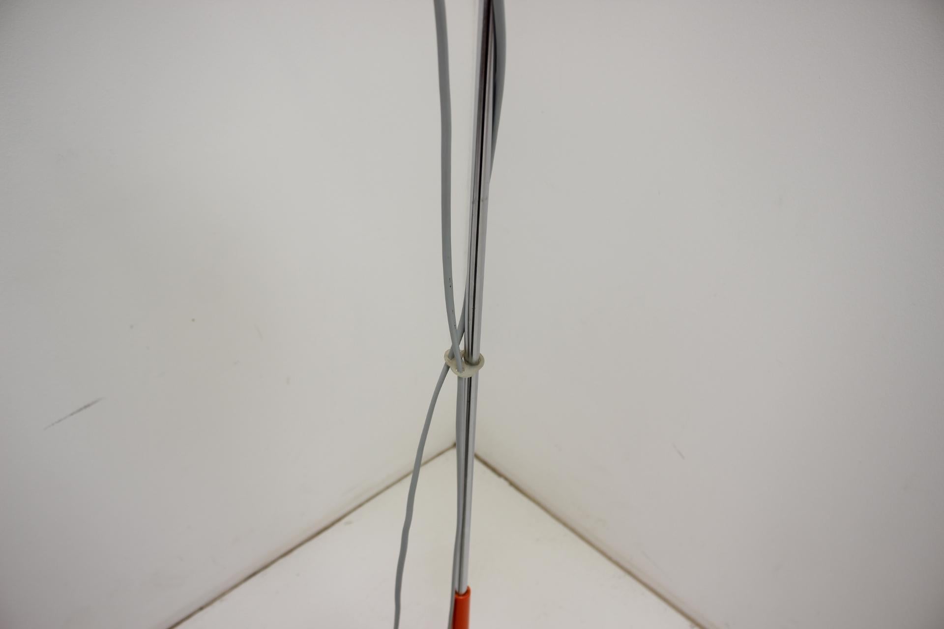Stehlampe aus der Mitte des Jahrhunderts von Josef Hurka für Napako, 1960er Jahre, Tschechoslowakei im Zustand „Gut“ im Angebot in Praha, CZ