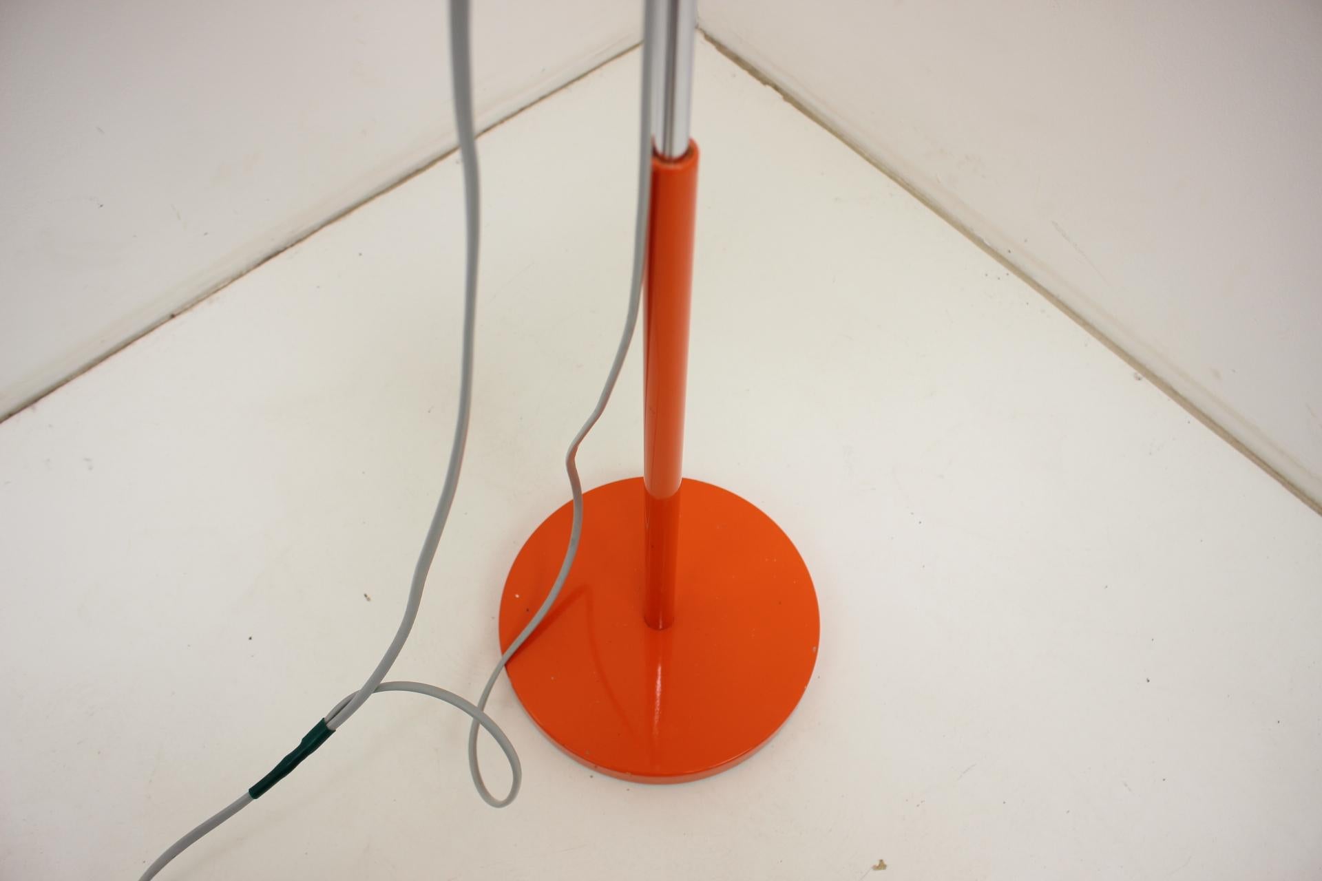 Stehlampe aus der Mitte des Jahrhunderts von Josef Hurka für Napako, 1960er Jahre, Tschechoslowakei (Mitte des 20. Jahrhunderts) im Angebot