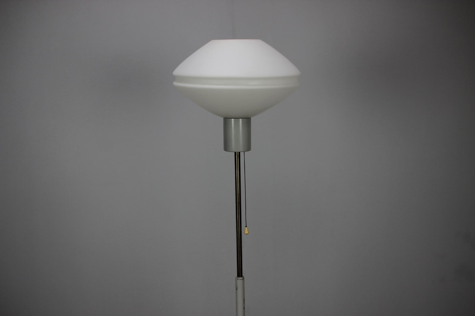 Mid-Century Modern Lampadaire du milieu du siècle par Kamenický Šenov, 1970, Tchécoslovaquie en vente