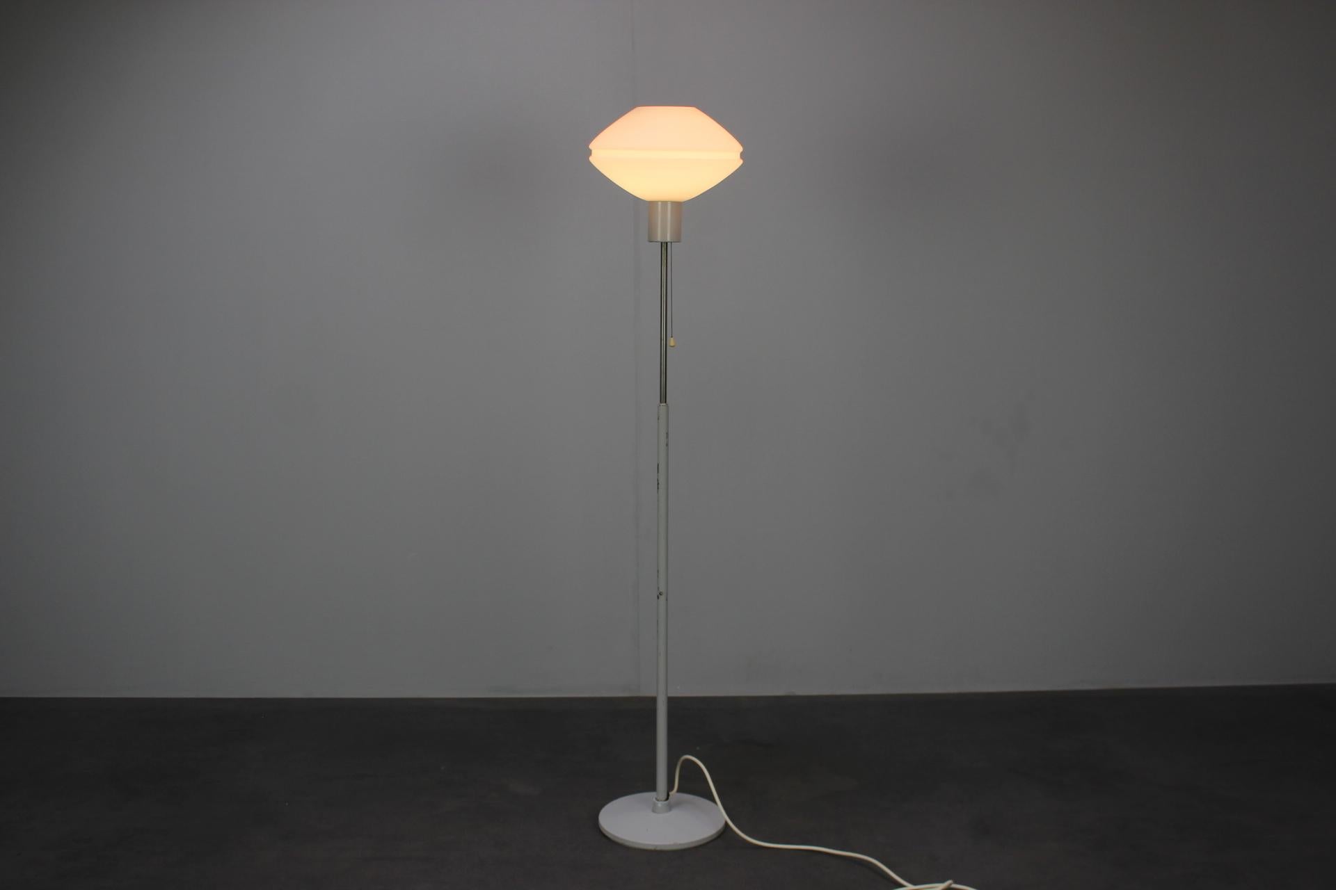 Lampadaire du milieu du siècle par Kamenický Šenov, 1970, Tchécoslovaquie en vente 2
