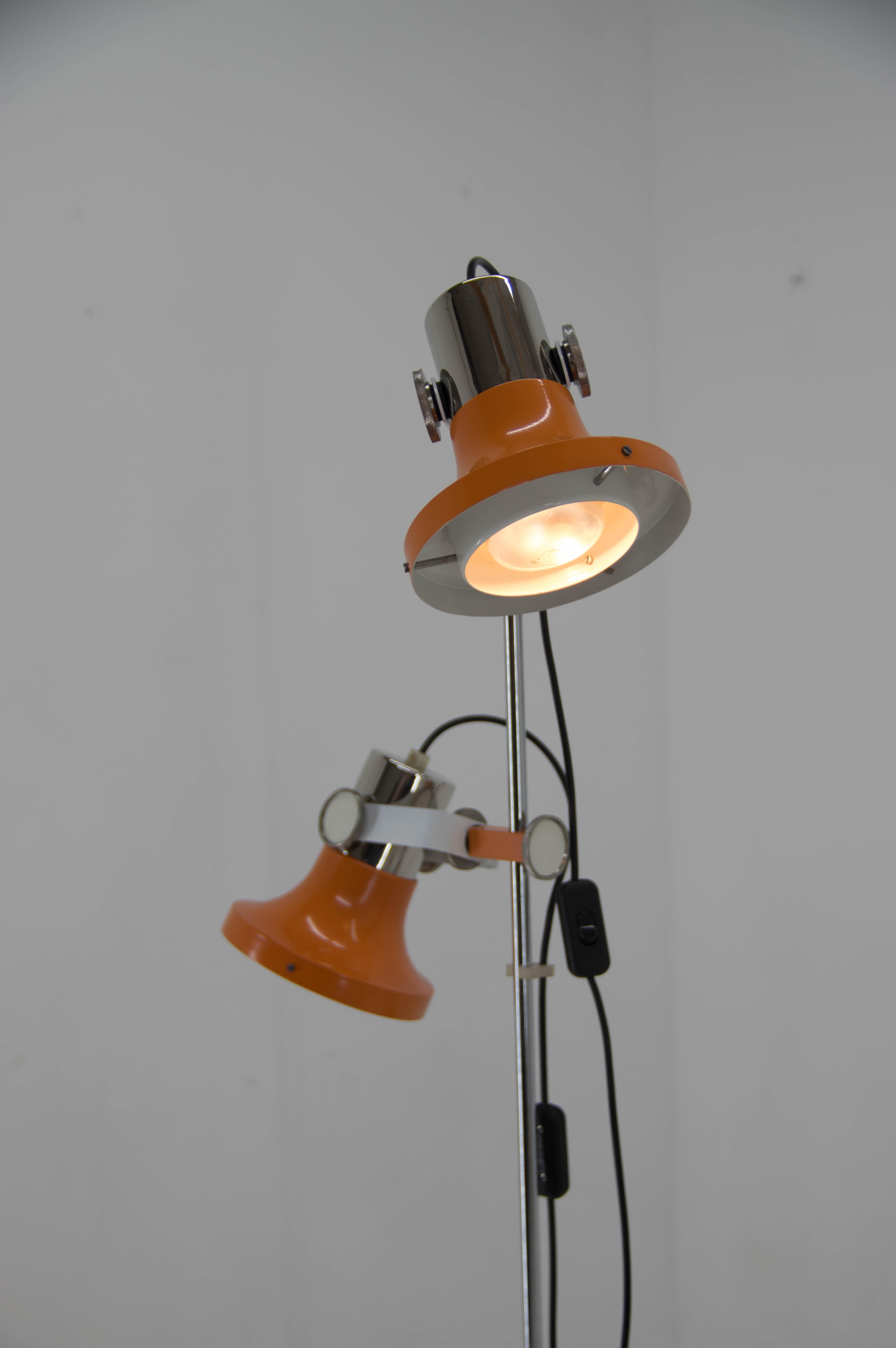 Stehlampe aus der Mitte des Jahrhunderts von Pavel Grus, 1960er Jahre, ausgezeichneter Zustand (Moderne der Mitte des Jahrhunderts)
