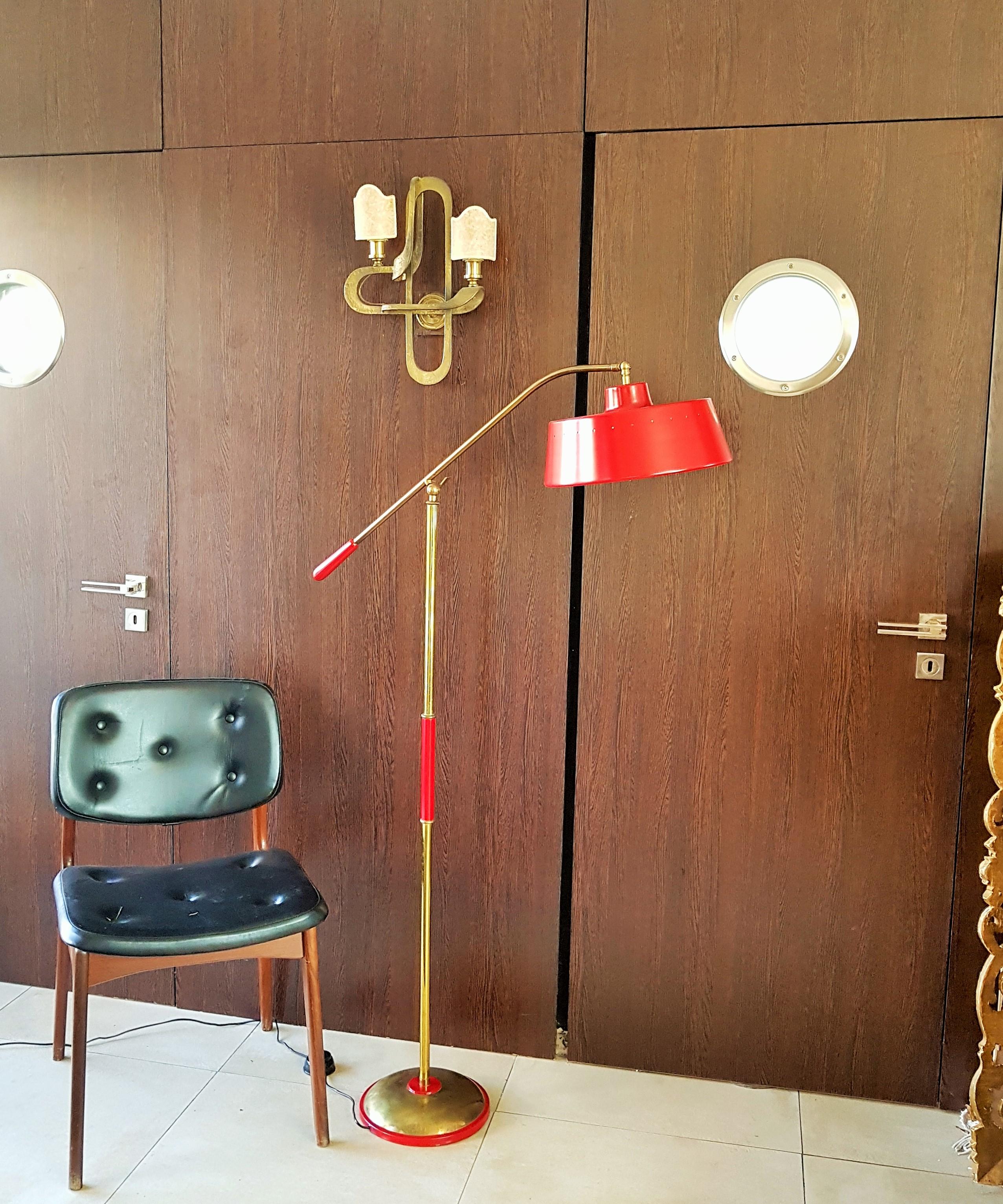 Mid-century floor lampe by Stilux Manufactury, Italie 1950s.
patinated brass, lacquor in perfect vintage condition.
adjustable.
rewired with foot switch.