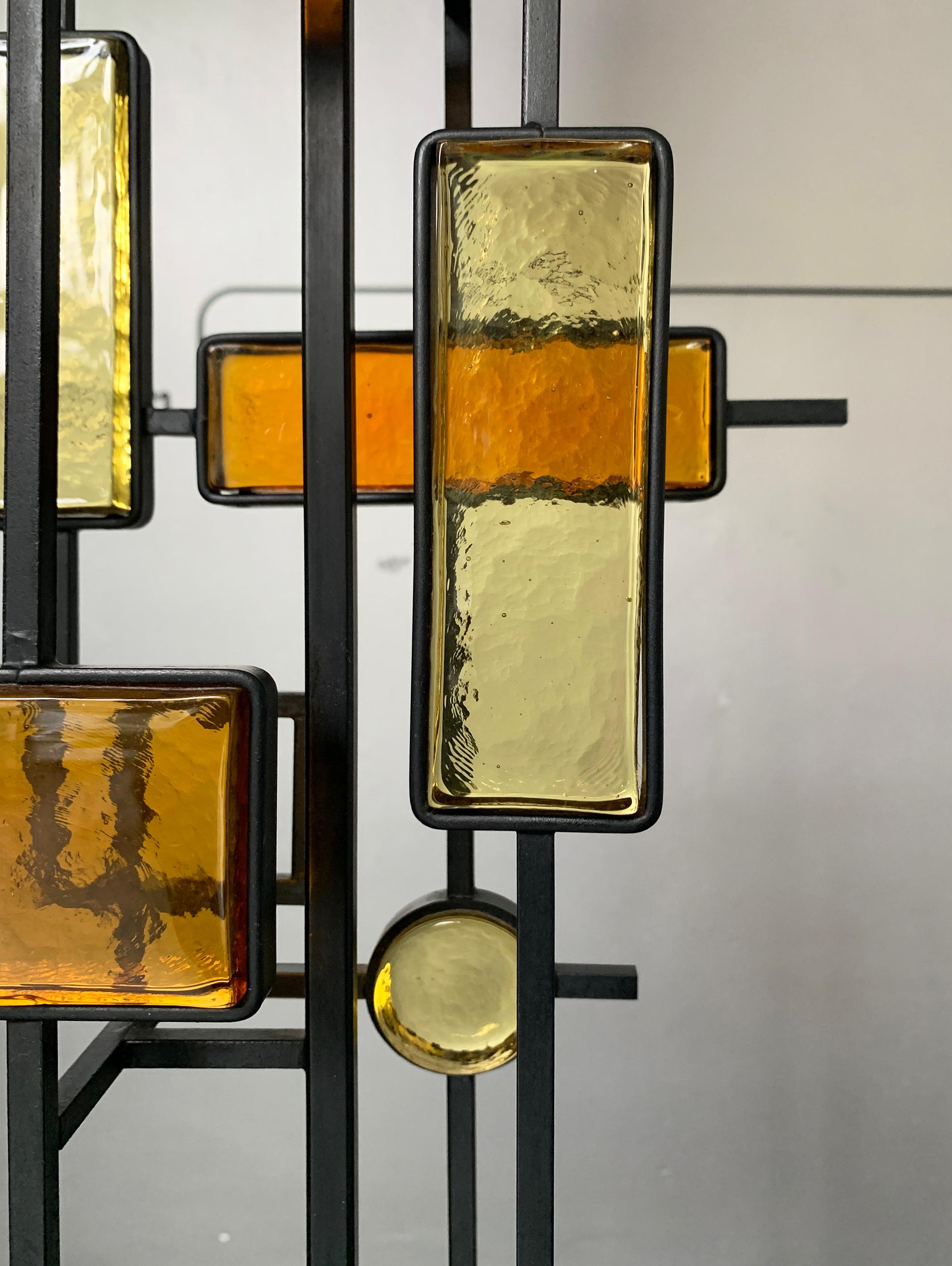 Lámpara de pie de mediados de siglo de Svend Aage Holm Sorensen, Dinamarca, Hierro y cristal en venta 5
