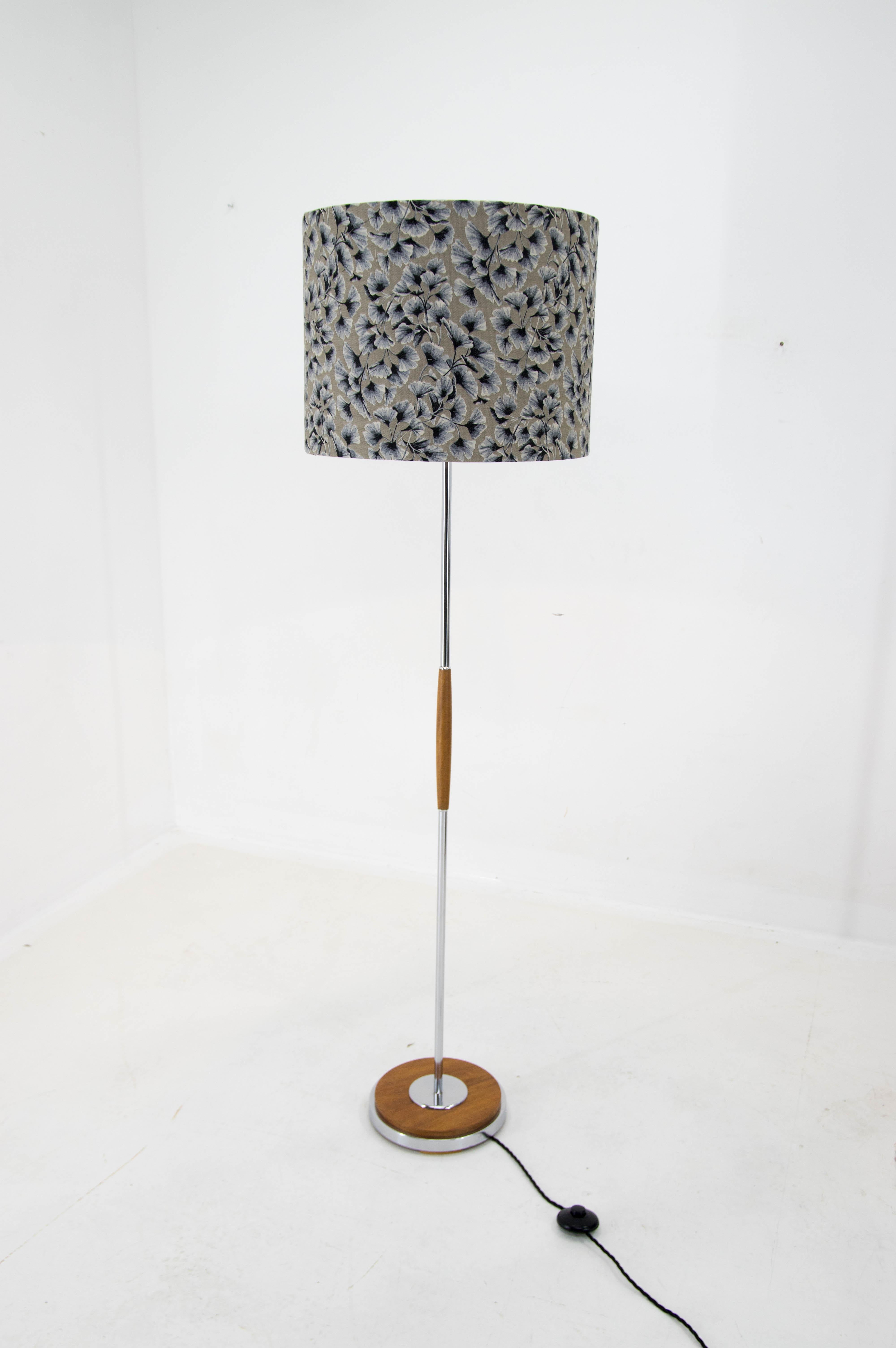 Modern Midcentury Floor Lamp, Czechoslovakia, 1970s For Sale
