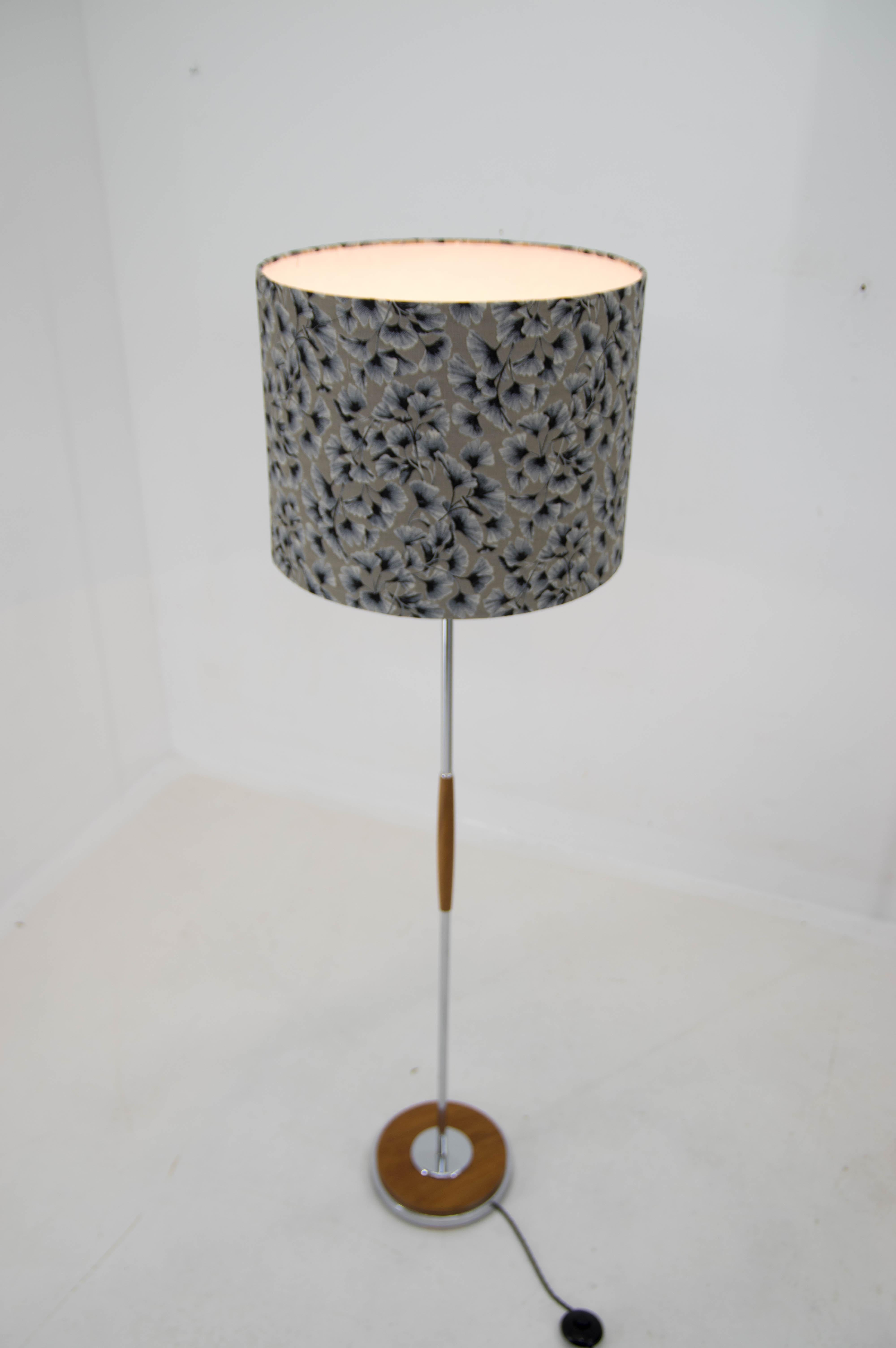 Midcentury Floor Lamp, Czechoslovakia, 1970s In Good Condition For Sale In Praha, CZ