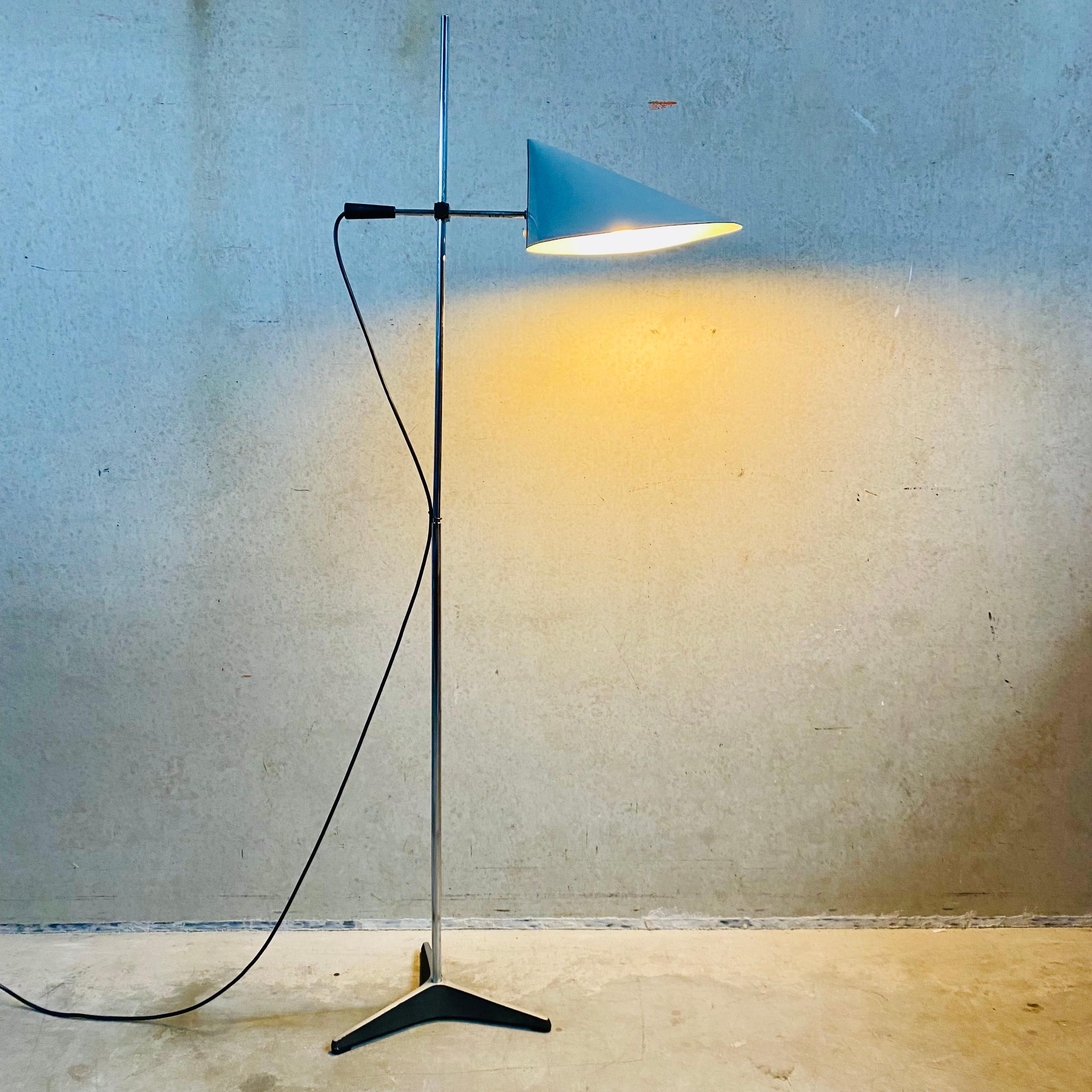 Metal Mid-Century Floor Lamp D-2003 By Jan Jaspers For Raak Amsterdam Netherlands 1950 For Sale