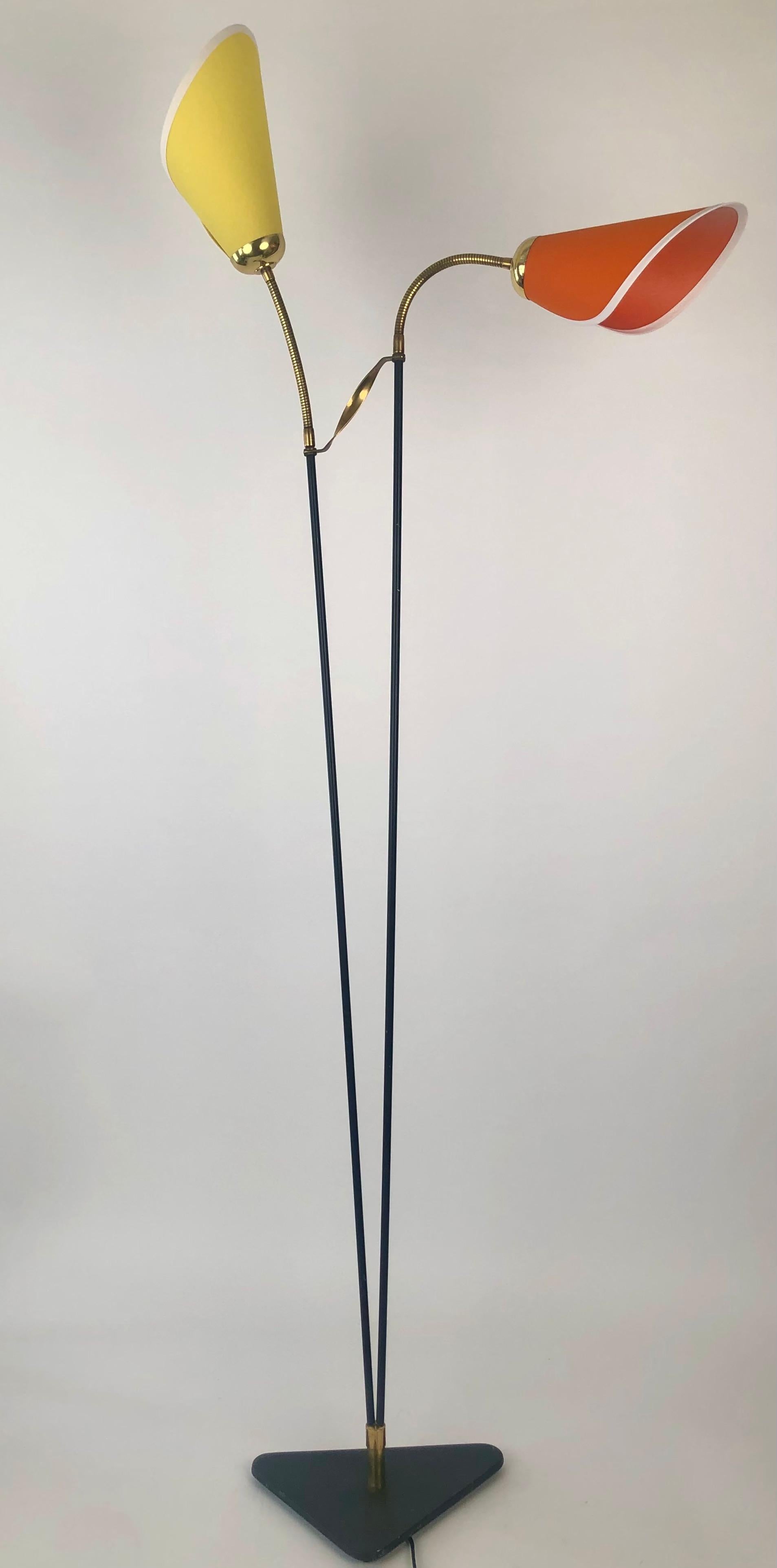 A wonderful Italian floor lamp from the 1950's. Simple in design with excellent craftmanship .
The lamp sits on three rubber feet. A new cable was added by the previous owner. 
We have had the shades revitalised using the original frames.


Shade
