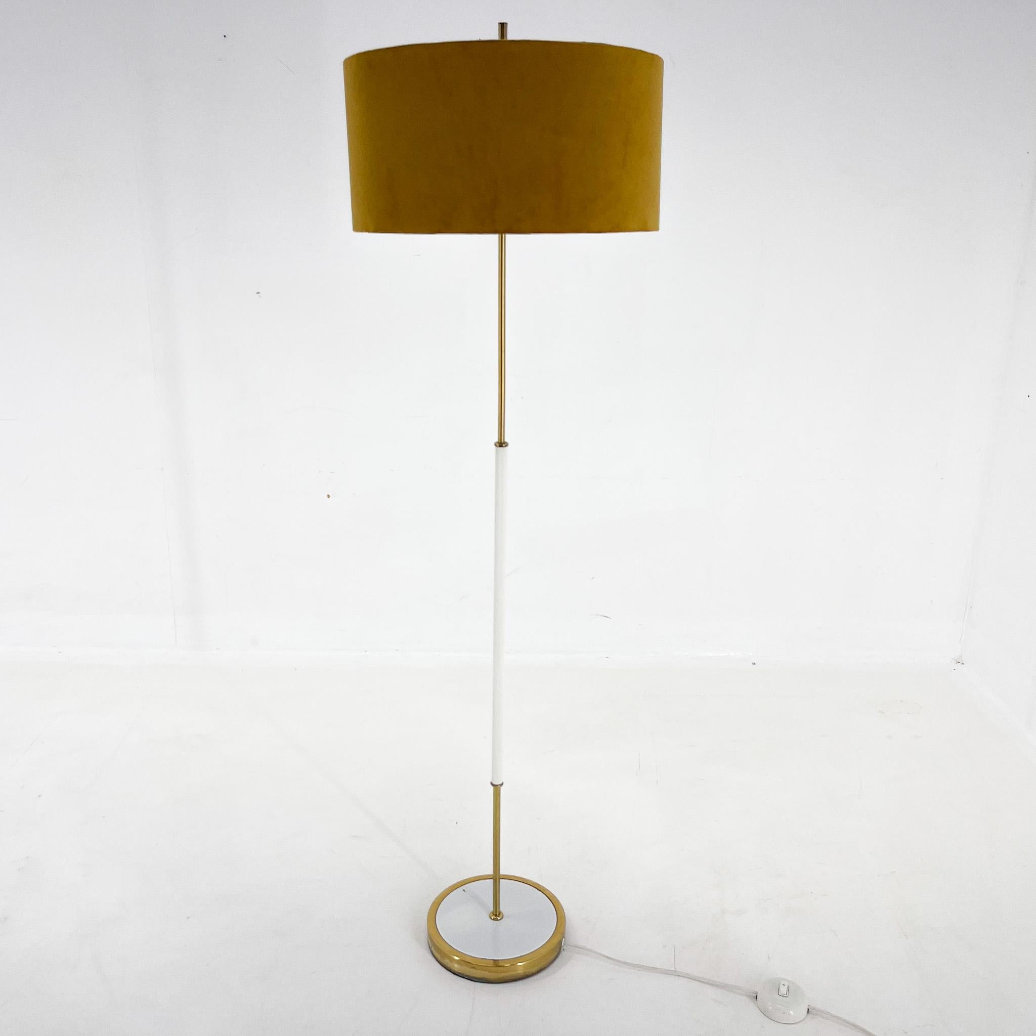Vintage German floor lamp with original step-on switch. The lamp has new handmade lamp shade. 
Bulb: 1 x E25-E27. 
US plug adapter included.