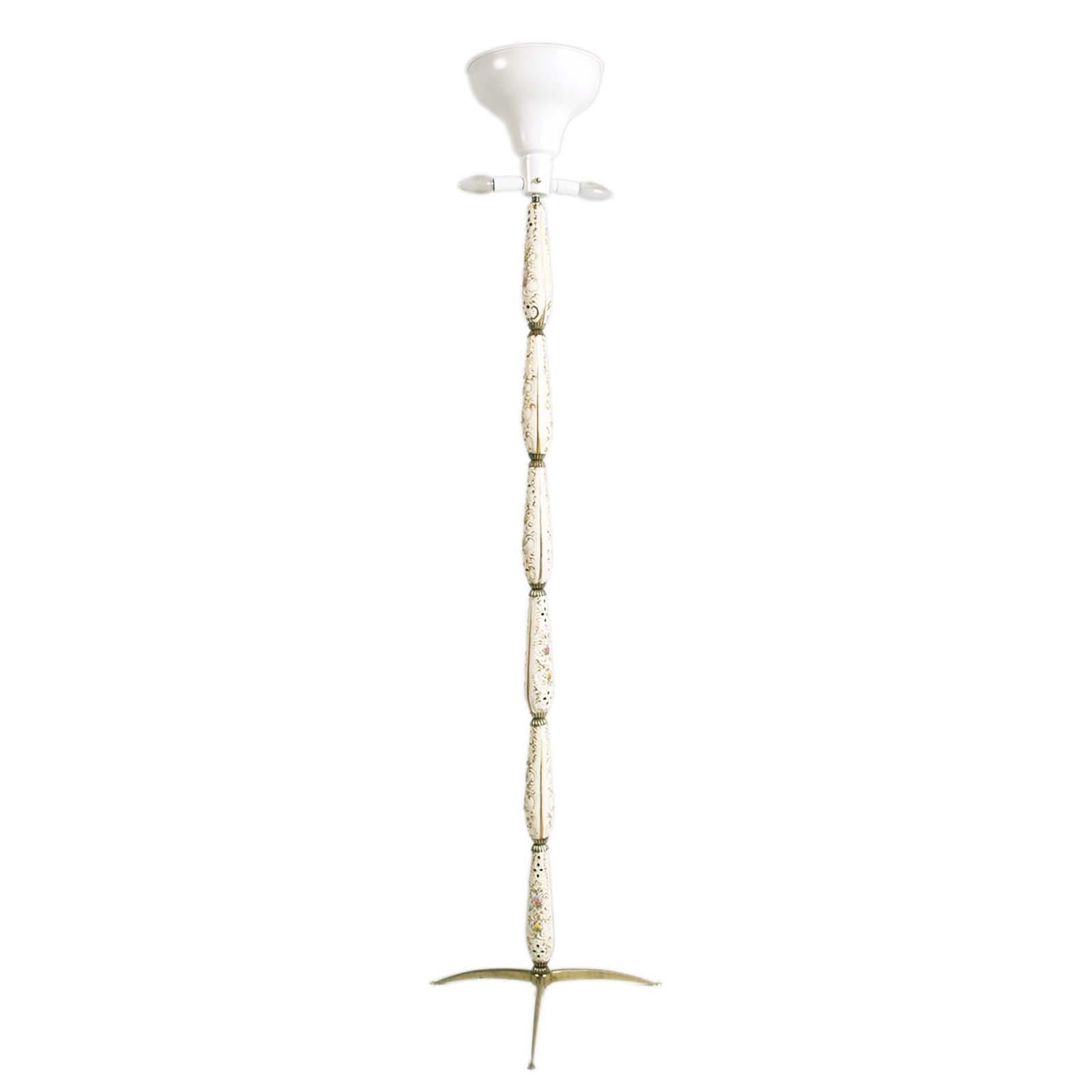 Elegant precious floor lamp with bronze structure and Bassano ceramic inserts, hand decorated,  Gio Ponti style. Number three lights, with overhauled and functioning electrical system.