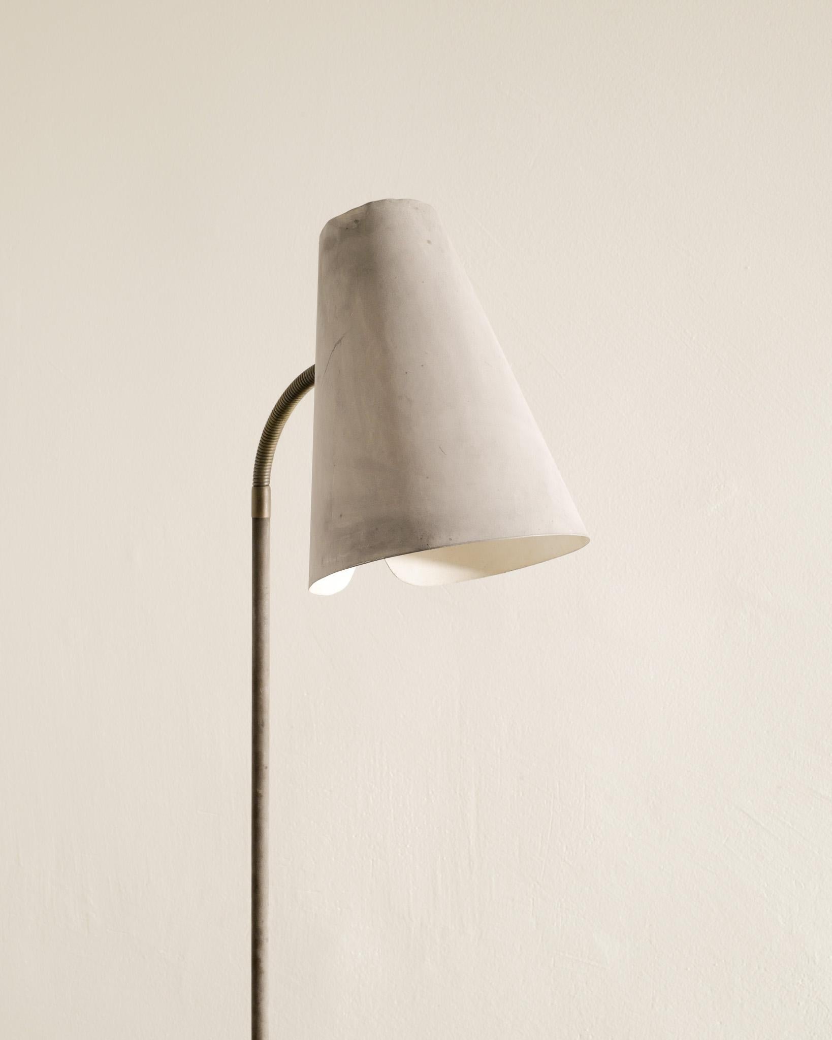 Scandinavian Modern Mid Century Floor Lamp in Grey Metal by Harald Notini For Böhlmarks, 1930s For Sale