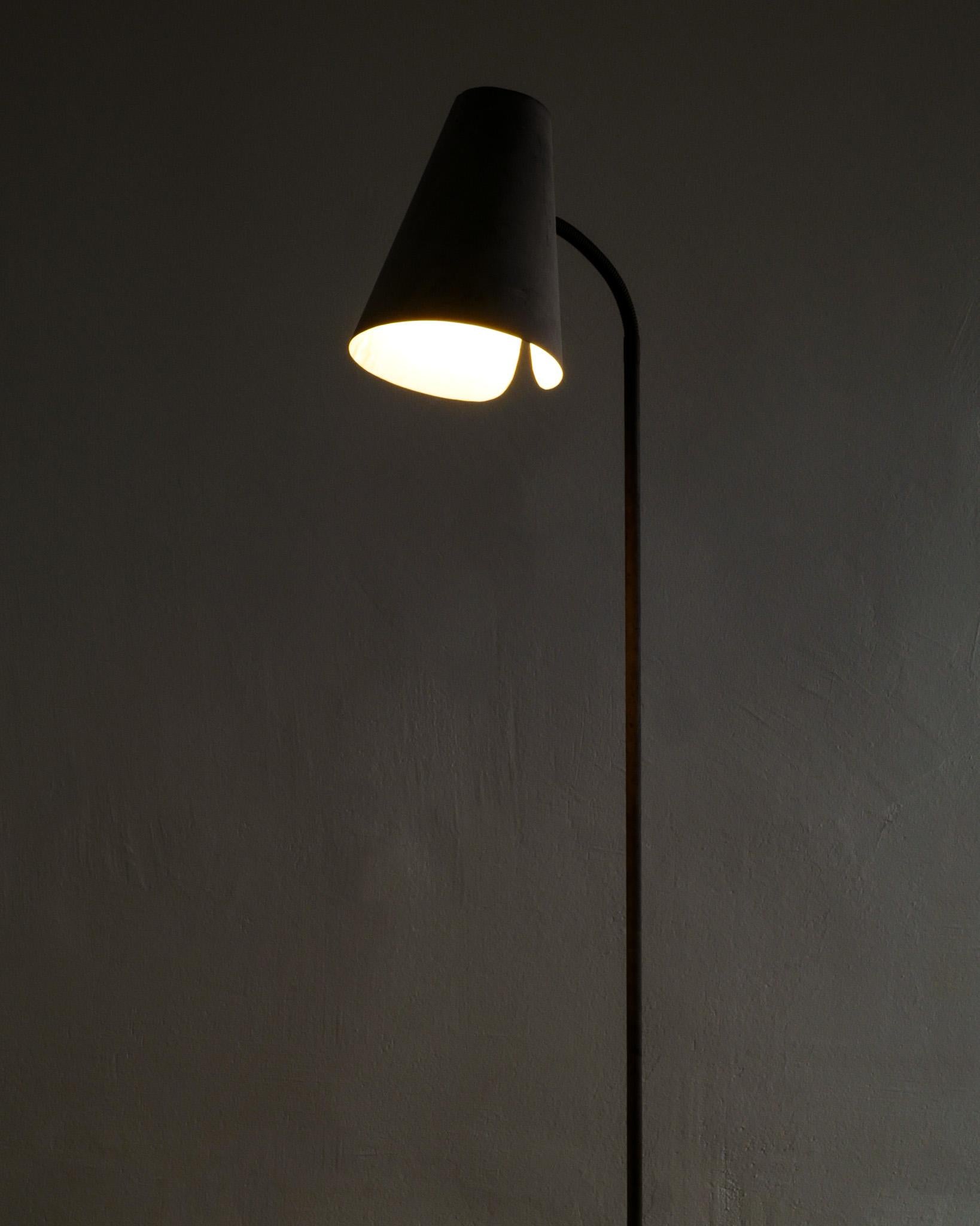 Mid Century Floor Lamp in Grey Metal by Harald Notini For Böhlmarks, 1930s For Sale 1