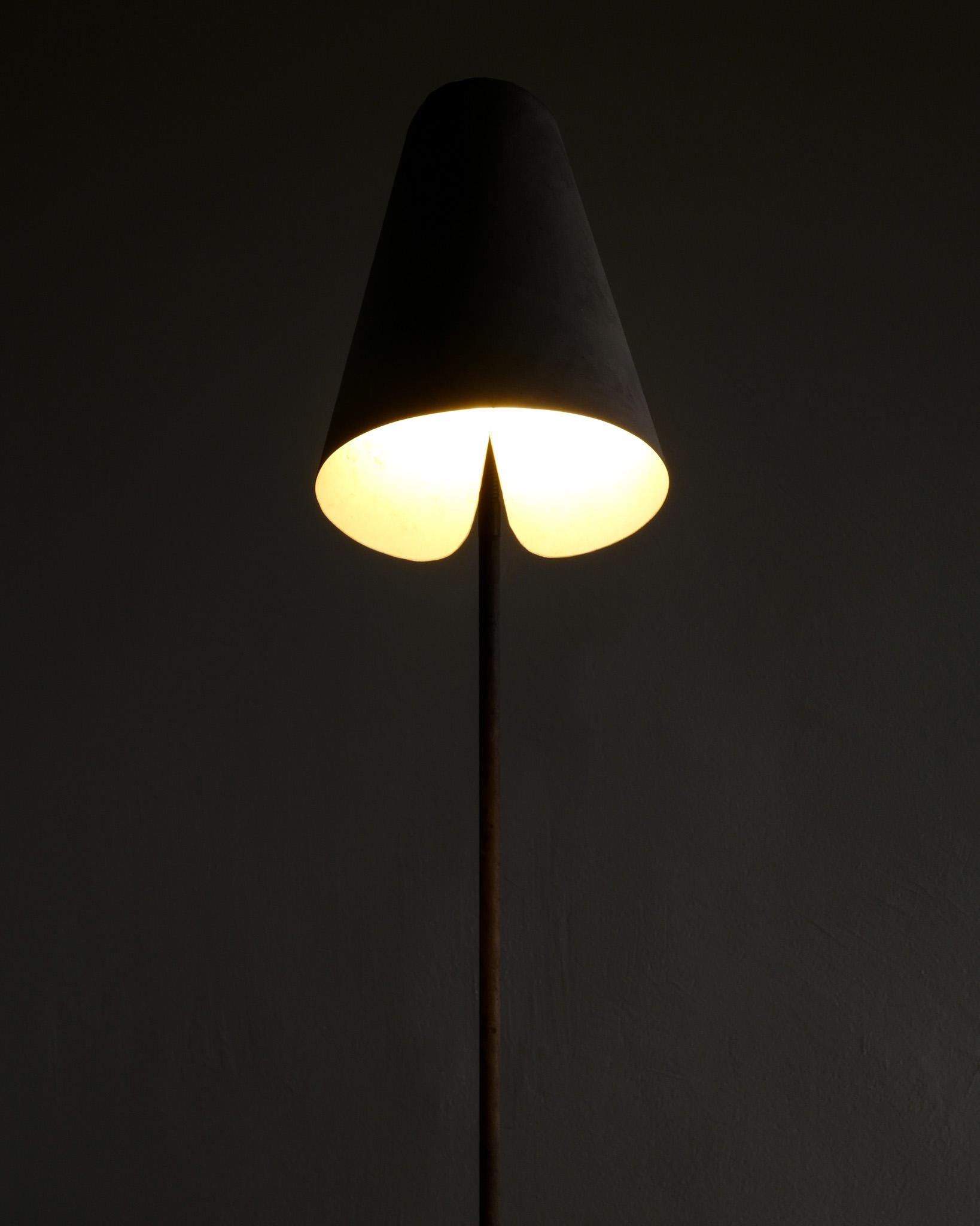 Mid Century Floor Lamp in Grey Metal by Harald Notini For Böhlmarks, 1930s For Sale 2