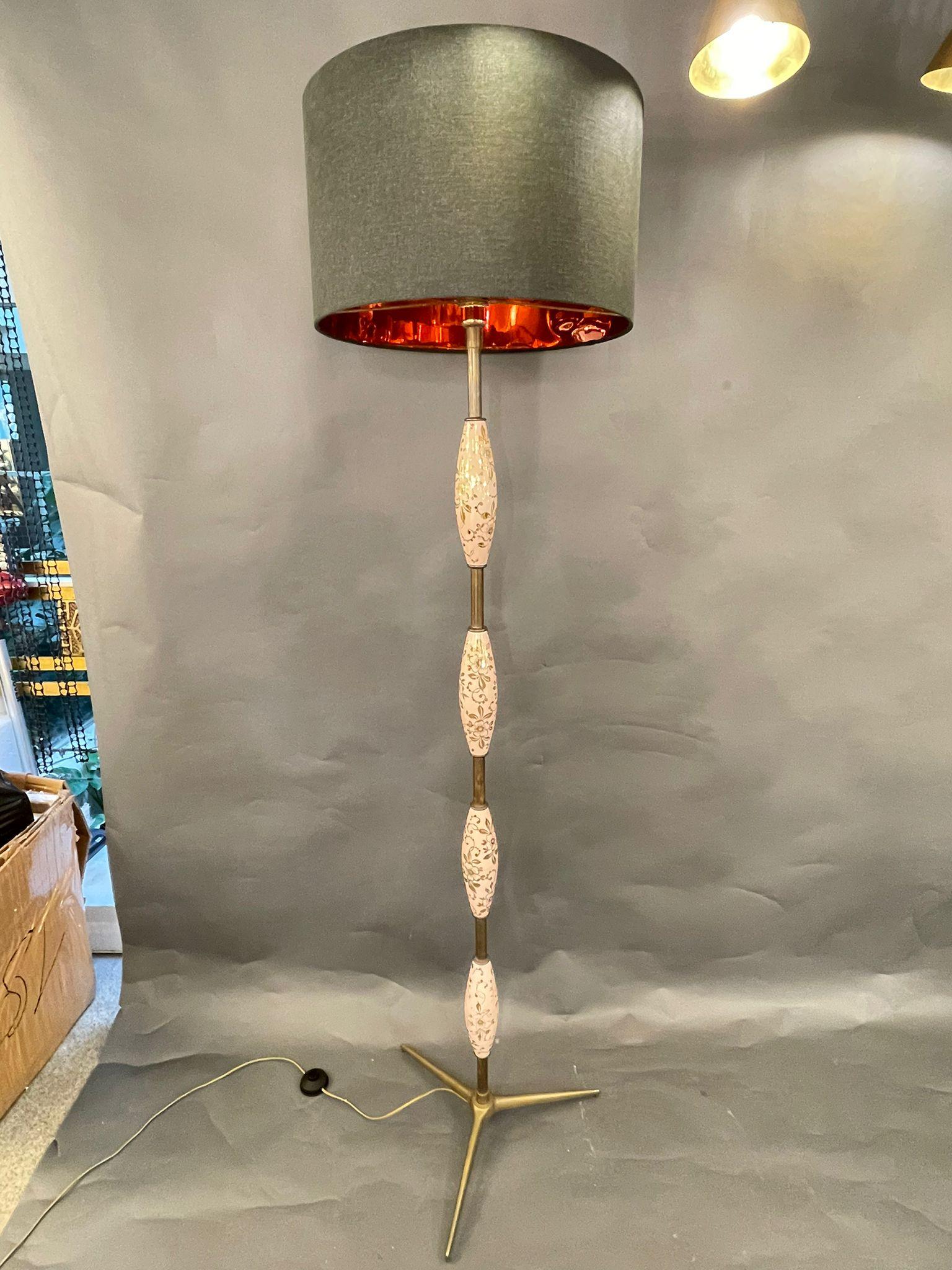A rare floor lamp in pink ceramic with hand painted gold flowers. Italy 1950s.