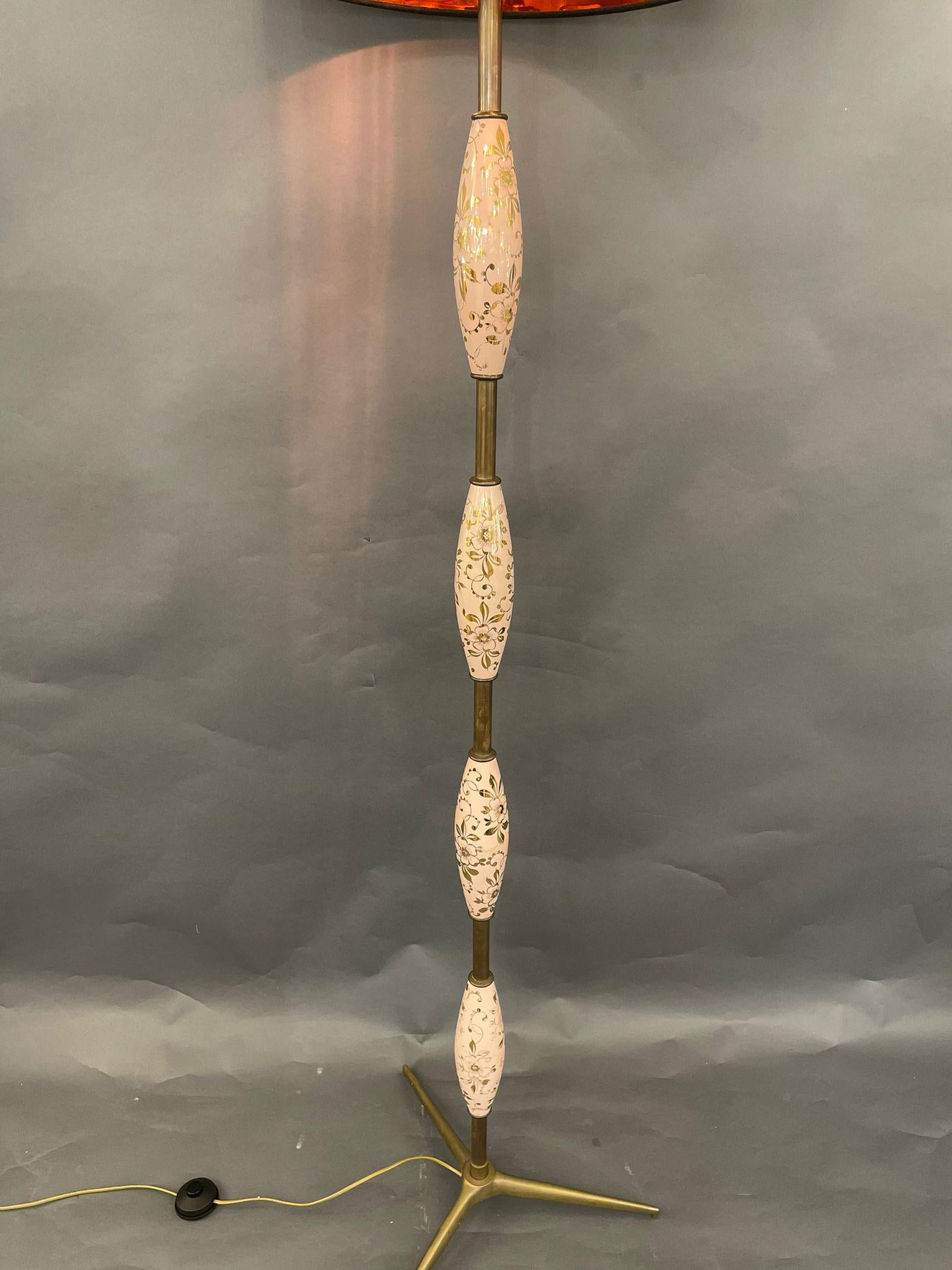 Mid-Century Floor Lamp in Pink Ceramic, Italy, 1950s For Sale 1