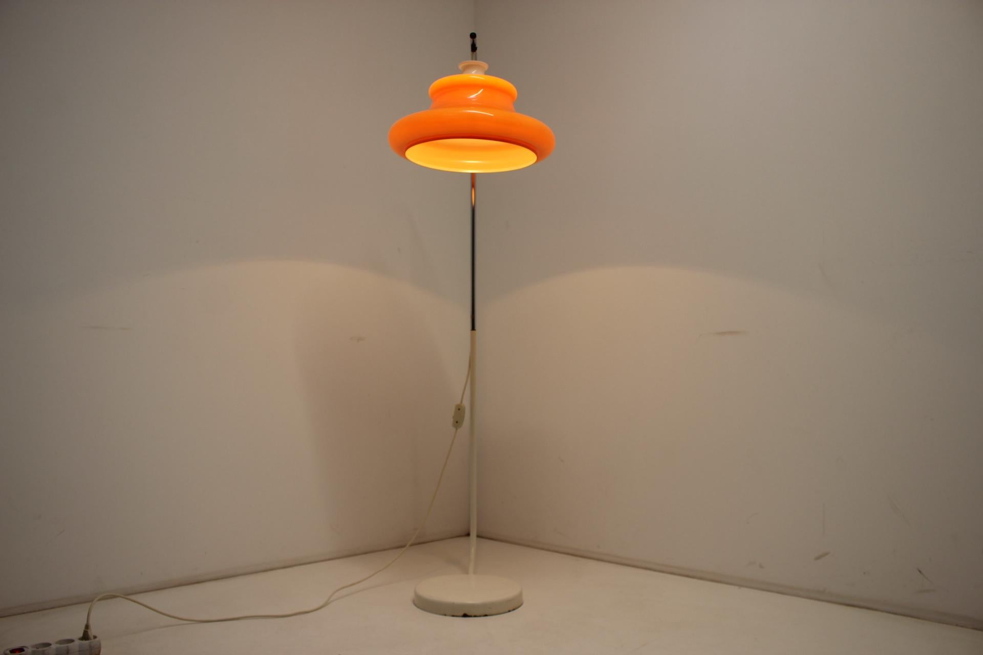 Mid-Century Floor Lamp in Style of Harvey Guzzini, 1970's For Sale 2