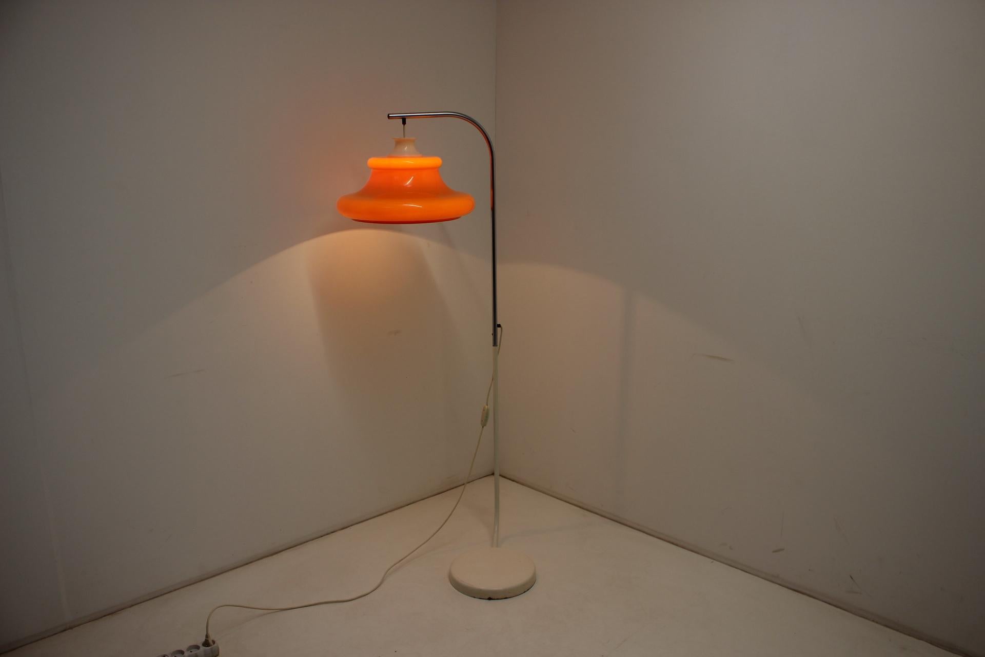 Mid-Century Floor Lamp in Style of Harvey Guzzini, 1970's For Sale 3