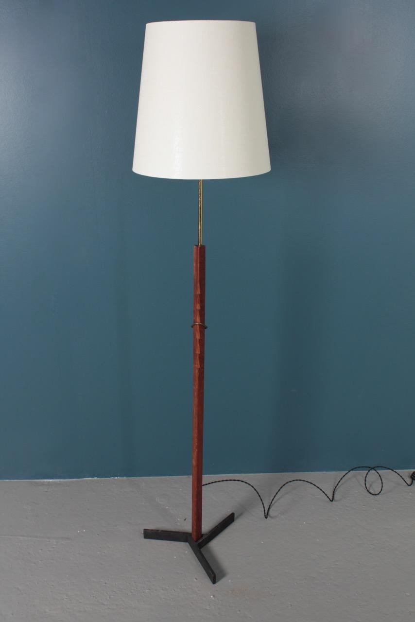 Midcentury Floor Lamp in Teak and Brass by Holm Sorensen, Danish Design, 1950s For Sale 2