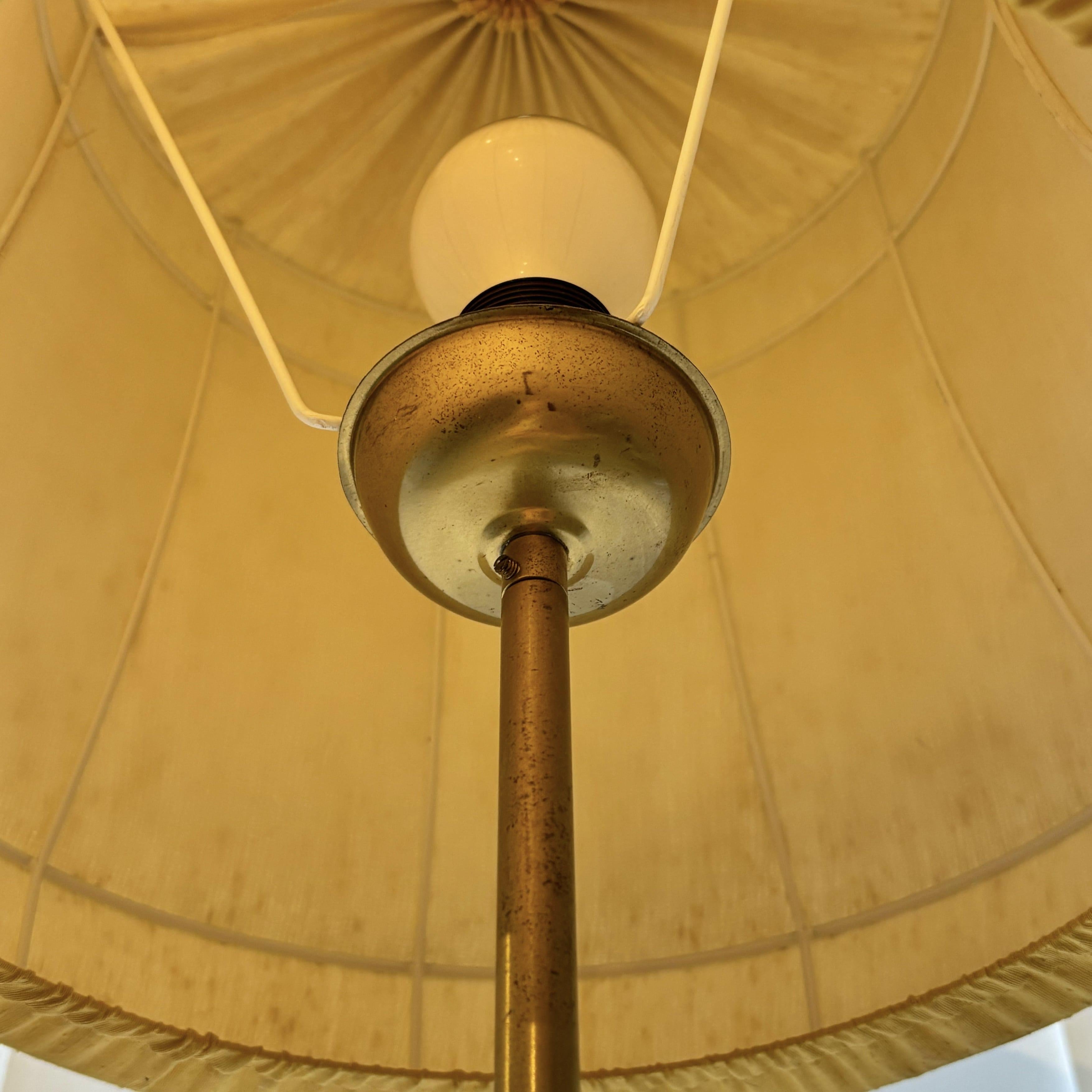 Lampadaire du milieu du siècle, Ivar Fransson, IWO, laiton et bouleau, Suède moderne, années 1940 en vente 3