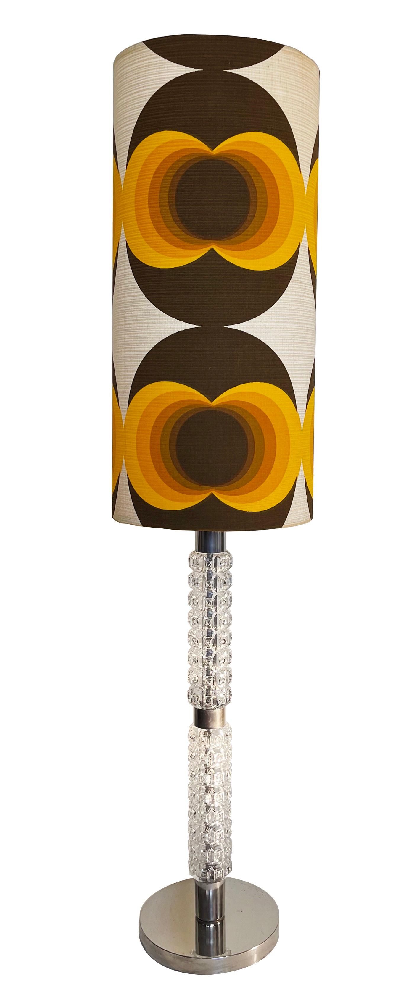 Expressive large floor lamp – here with the very best of the German 60s-70s design flair.
Vibrantly coloured and equally wild patterned lampshade in oranges, browns & beige, combined with the absolute classic of the 70's: a chrome stand with chunky,