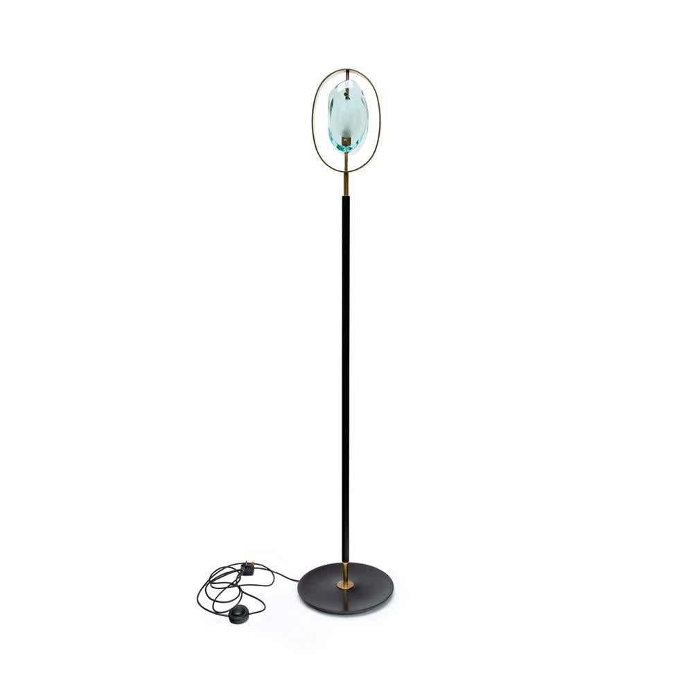This Fontana Arte floor lamp model 2020 is a true work of art. Designed by Max Ingrand in the mid-century, it's a classic piece of Italian design that's sure to impress any discerning eye.

Black enamelled metal structure, tubular shaped on a round
