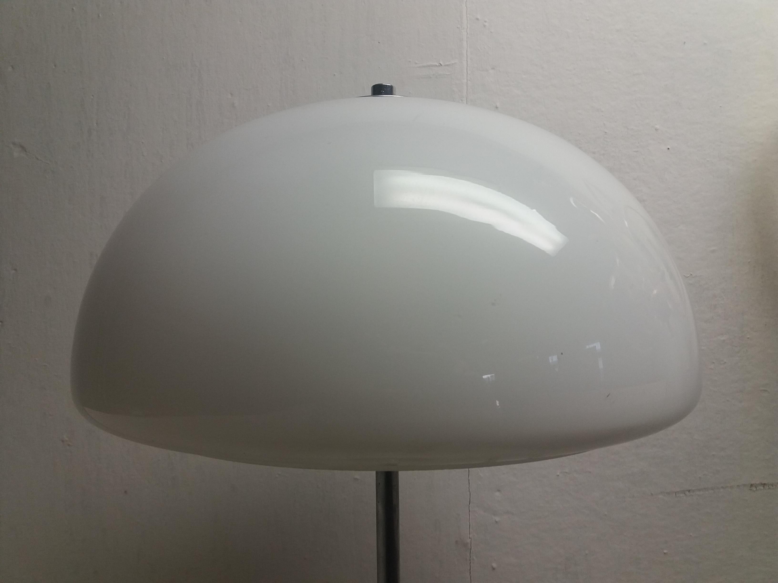 Lámpara de pie de mediados de siglo / Napako, años 50 en venta 5