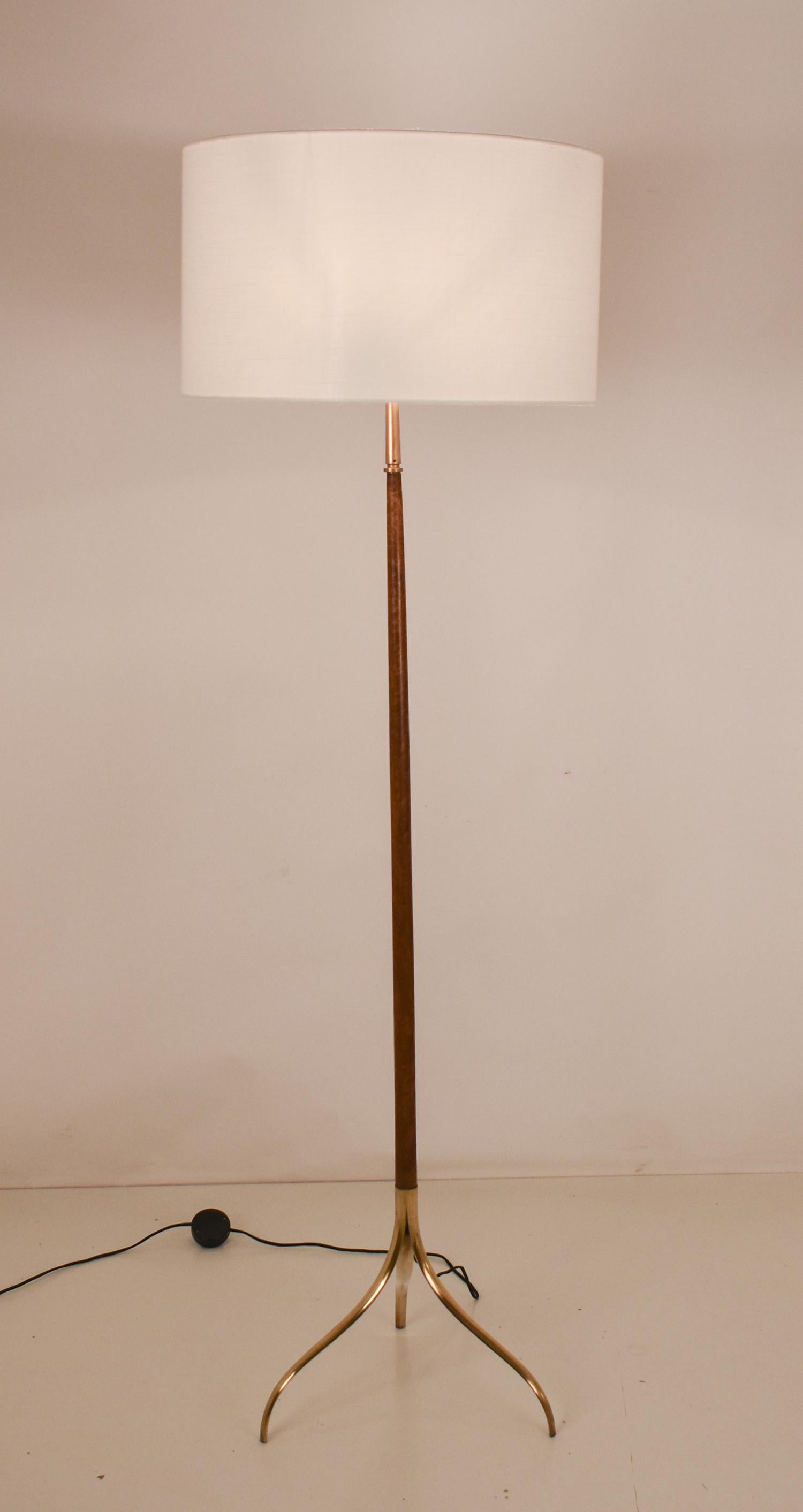 Mid-20th Century Mid - Century Floor lamp Oscar Torlasco style edited by Metalarte, Brass, 1950's For Sale