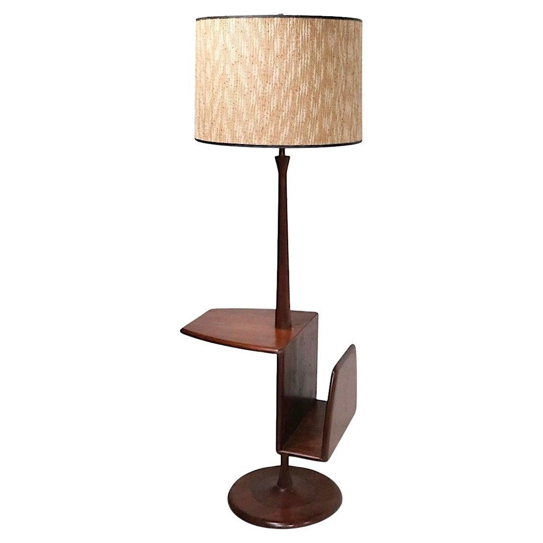 Mesa lámpara de pie de mediados de siglo con revistero de Laurel Lam p Co. c. 1950/60
s en venta