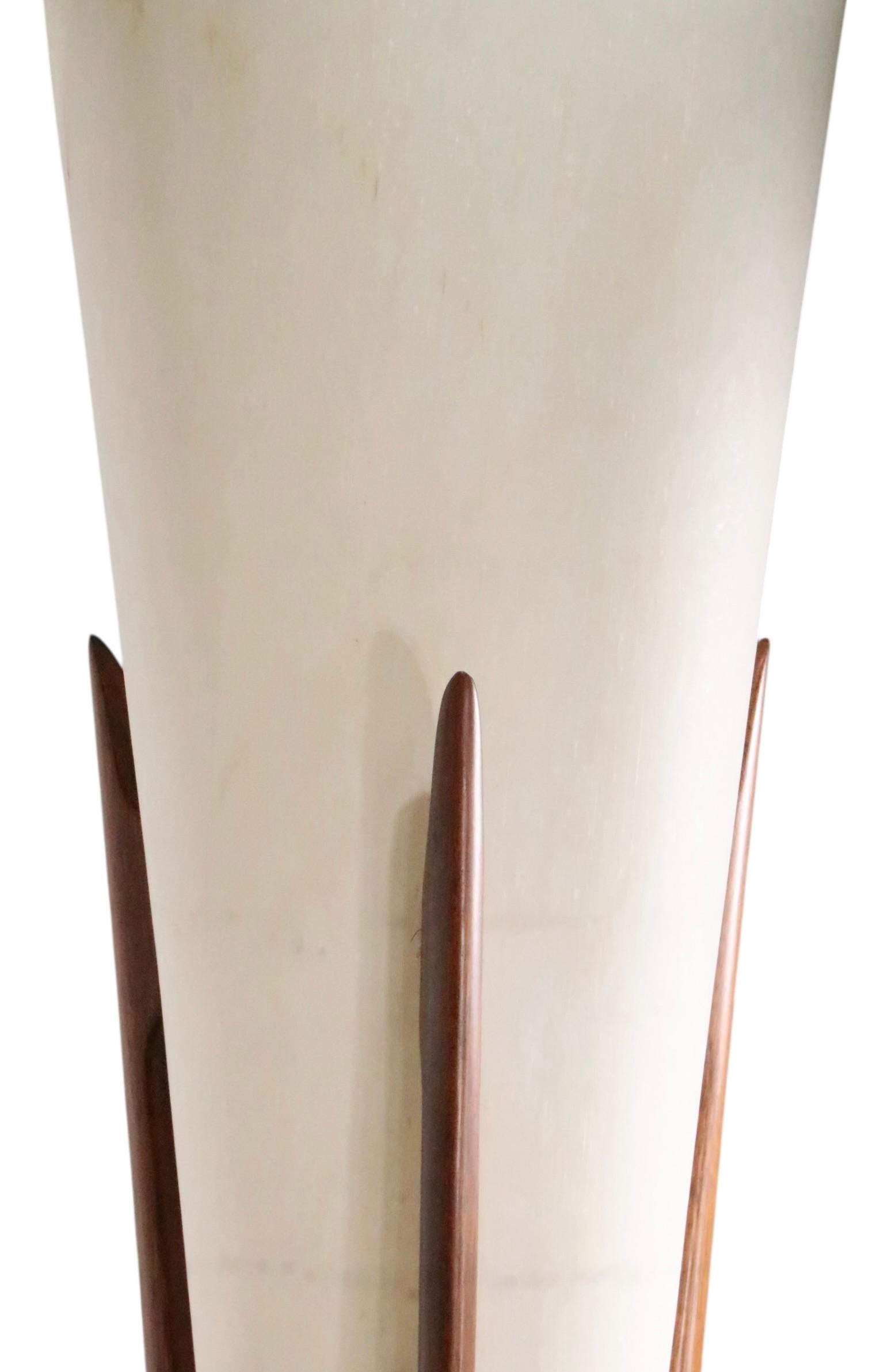 Mid Century Floor Lamp Torchere Model 1525 by Arthur Jacobs for Modeline c 1950s For Sale 3