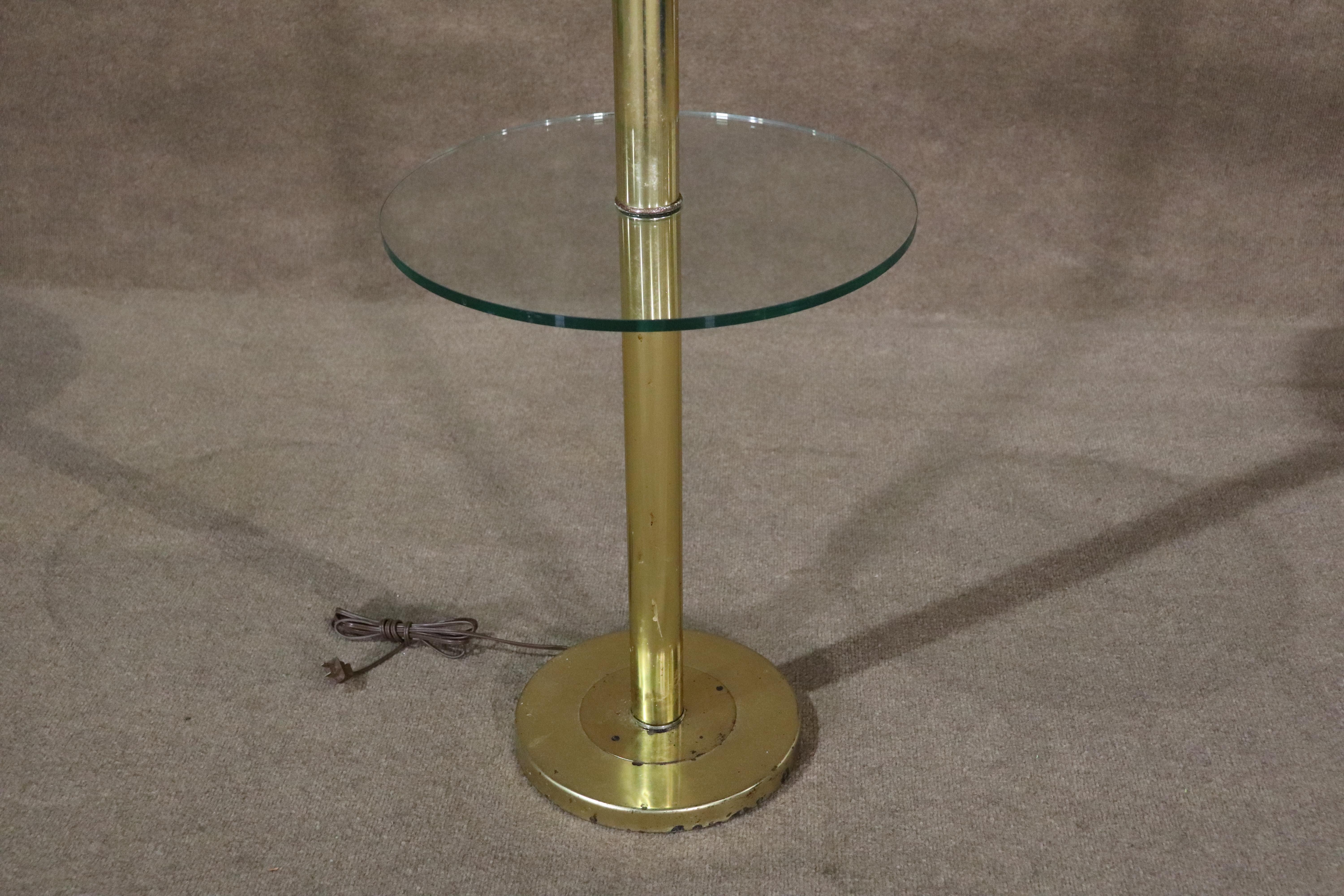 Mid-Century Modern Lampadaire du milieu du siècle avec table en vente