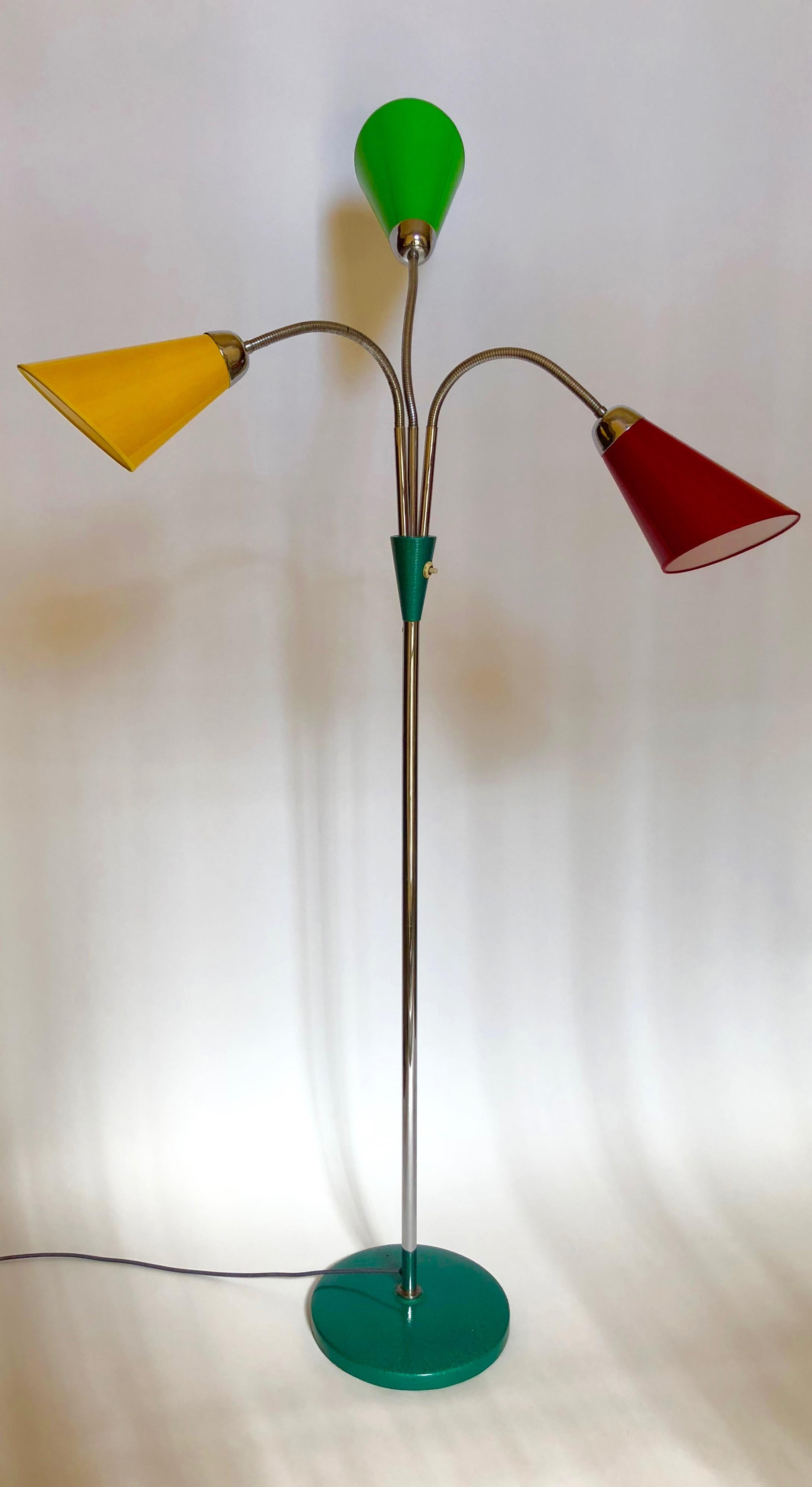 This midcentury floor lamp has a solid cast iron base coated in a hammer finish varnish.
The three arms are adjustable with a chrome finish ( 3x40 Watt Led bulbs are preferred ).
The shades are new and made after the original.
The lamp is rewired