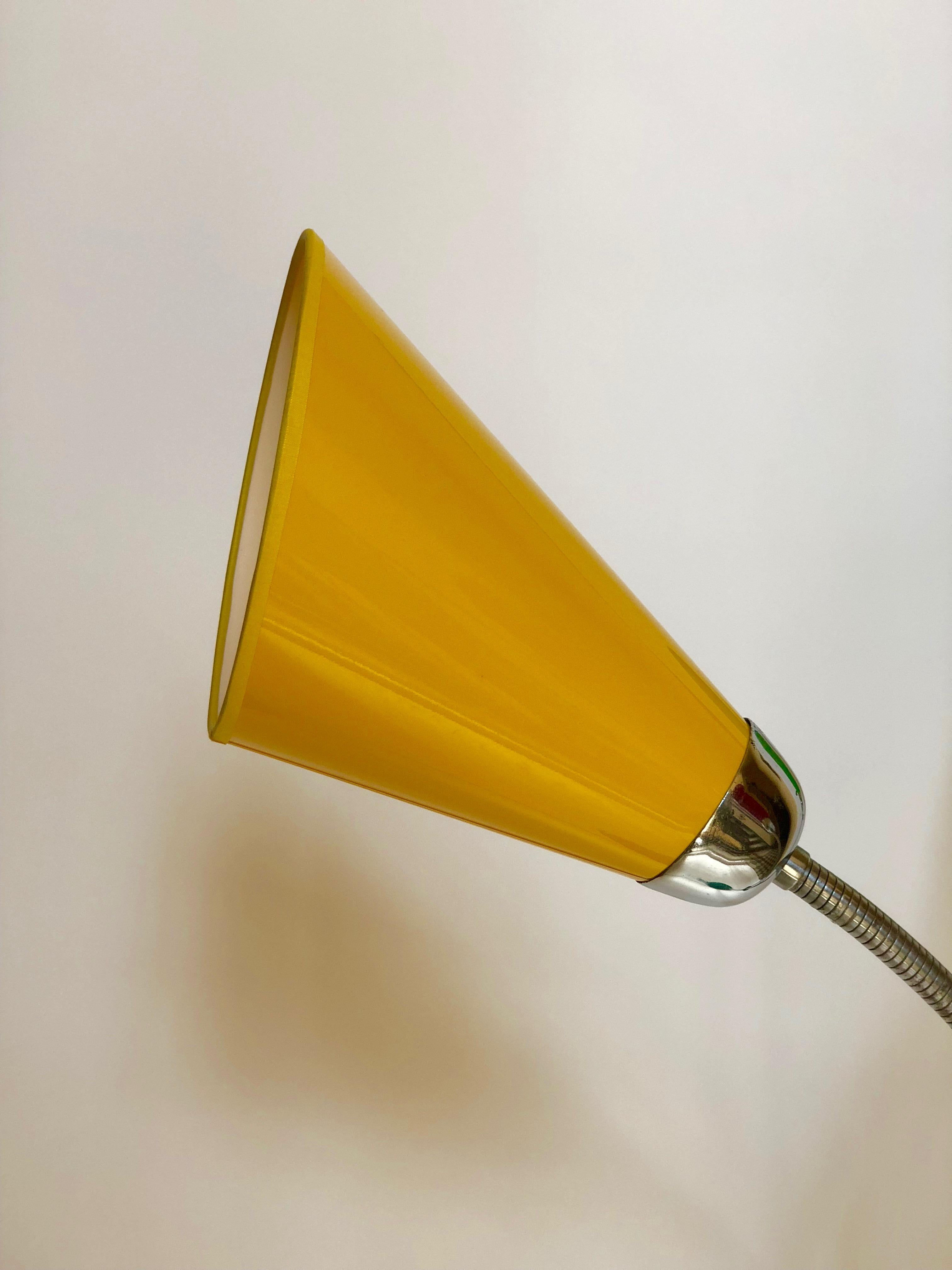 Midcentury Floor Lamp with 3 Shades in Yellow, Green and Red In Good Condition For Sale In Vienna, Austria