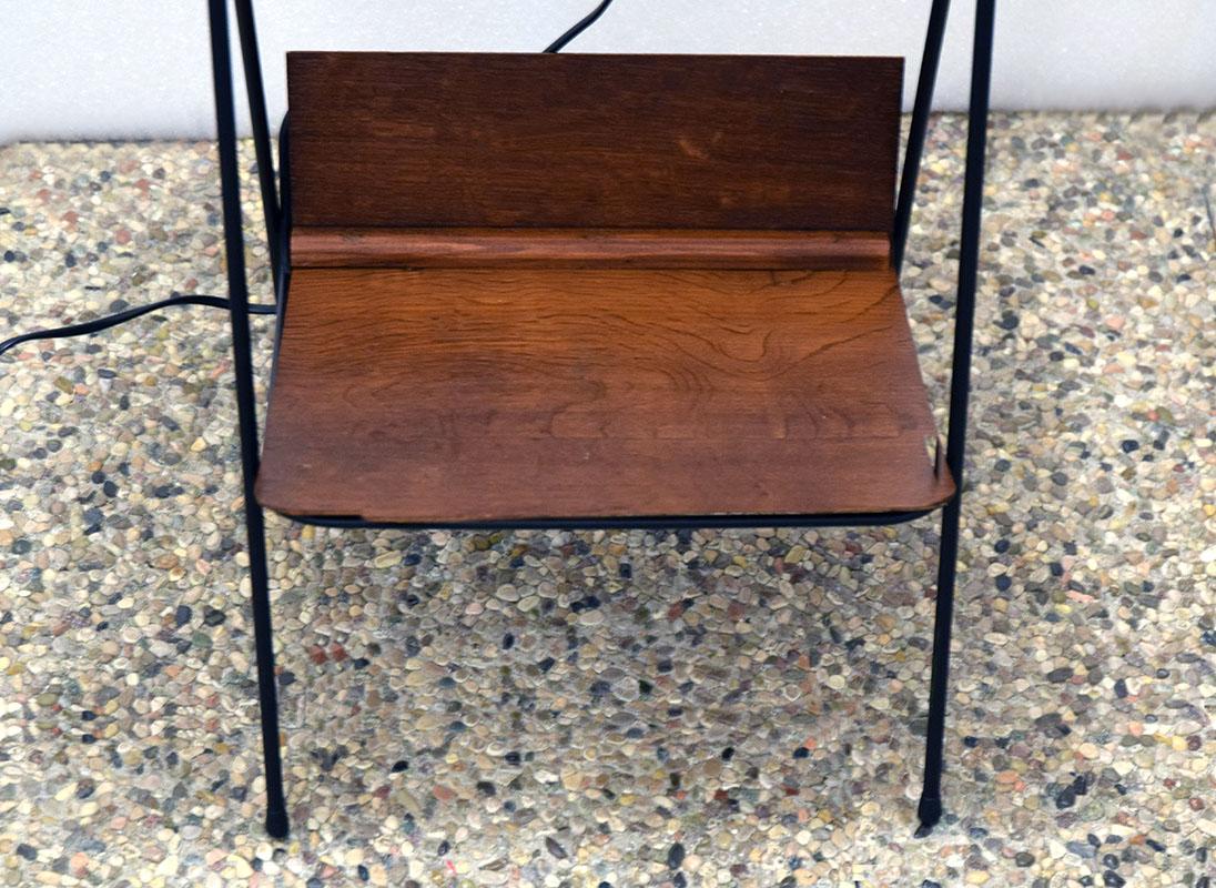 Mid-century floor lamp with coffee table and magazine rack, 1950s For Sale 3