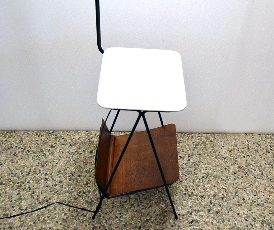 Mid-century floor lamp with coffee table and magazine rack, 1950s For Sale 4