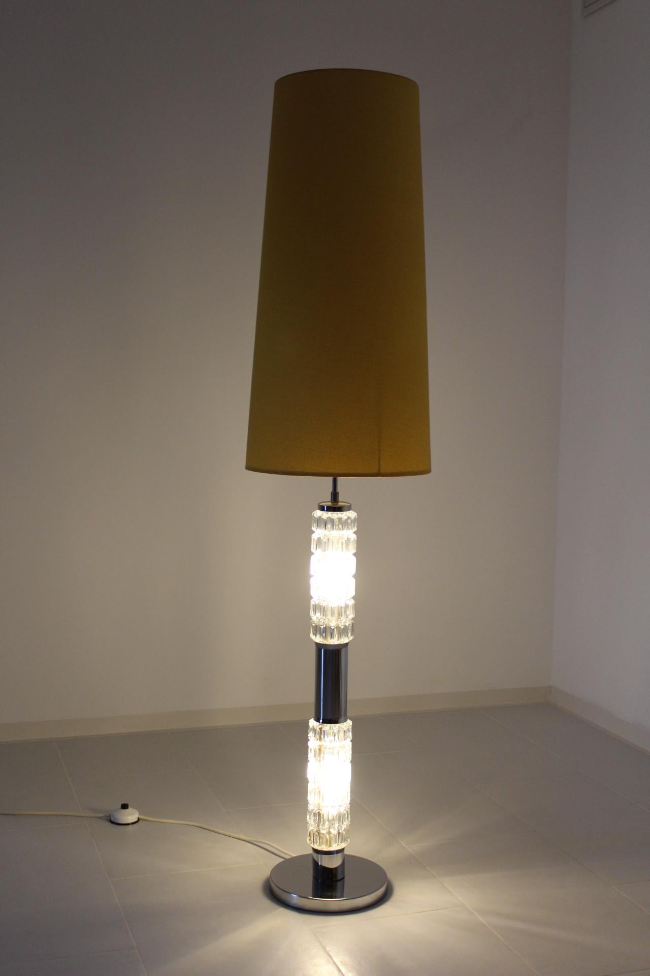 Midcentury Floor Lamp with Light Stand by Richard Essig For Sale 3