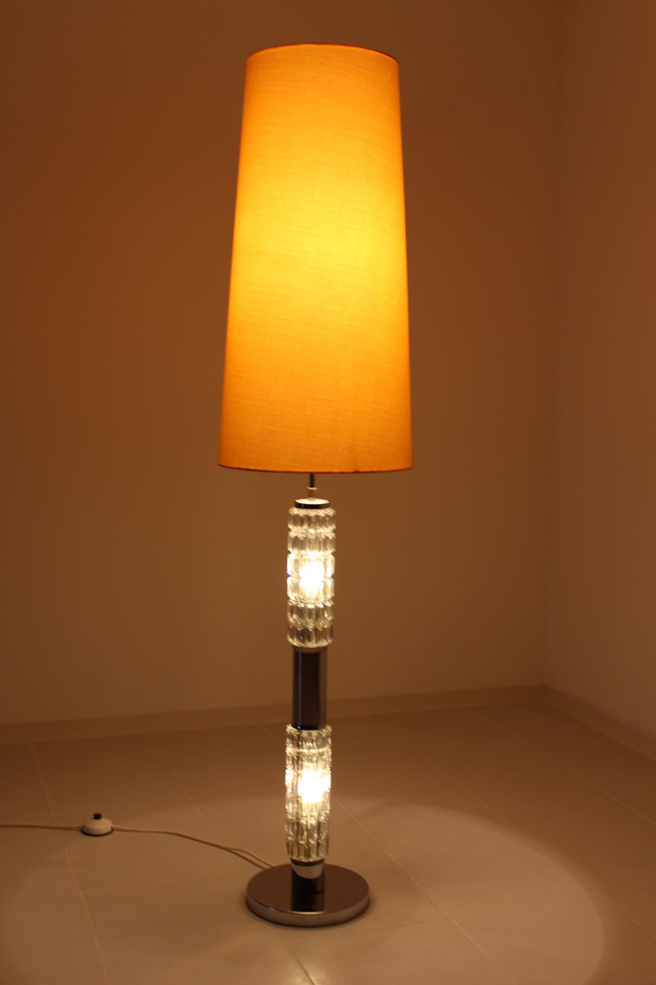 Midcentury Floor Lamp with Light Stand by Richard Essig For Sale 5
