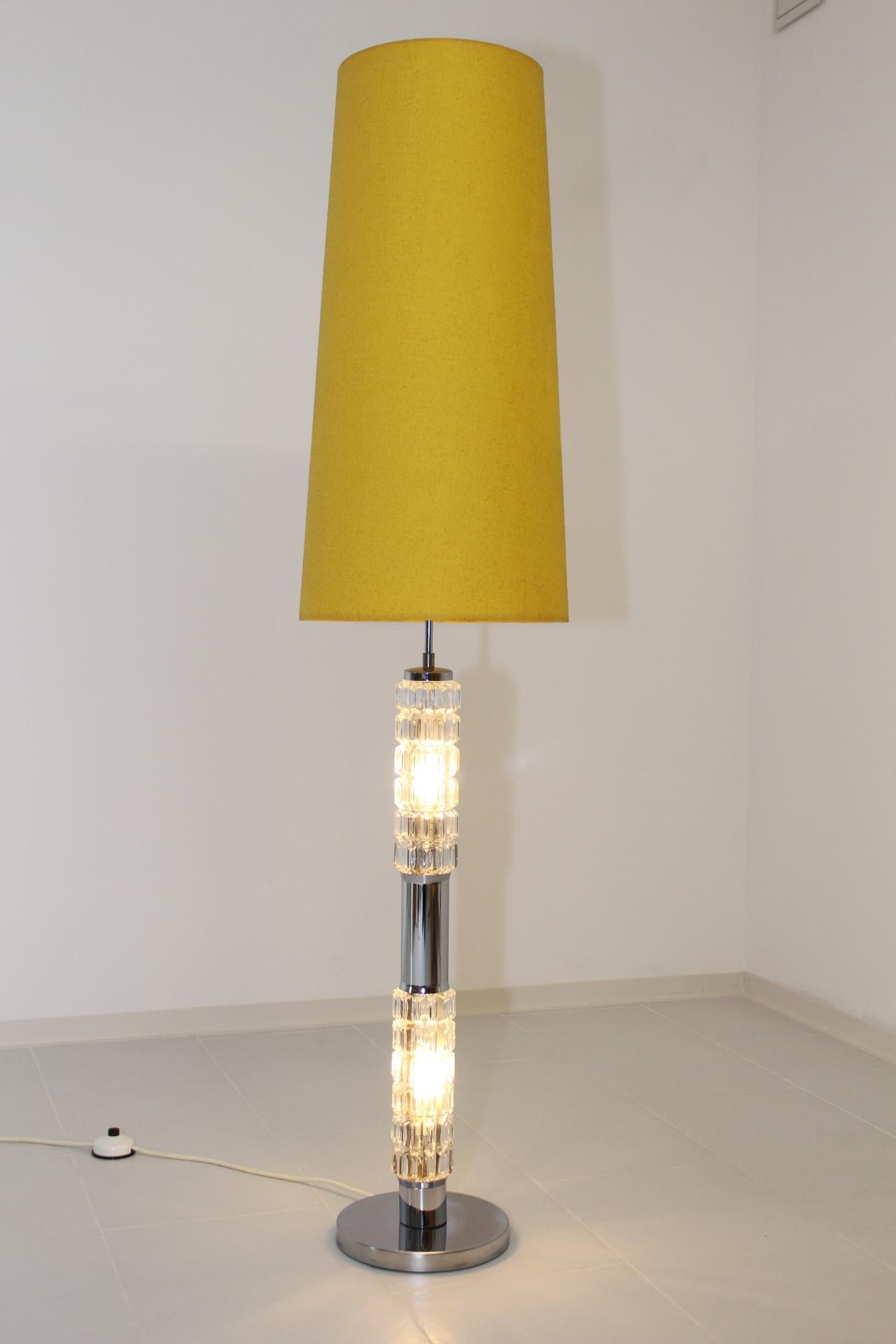 Mid-Century Modern Midcentury Floor Lamp with Light Stand by Richard Essig For Sale