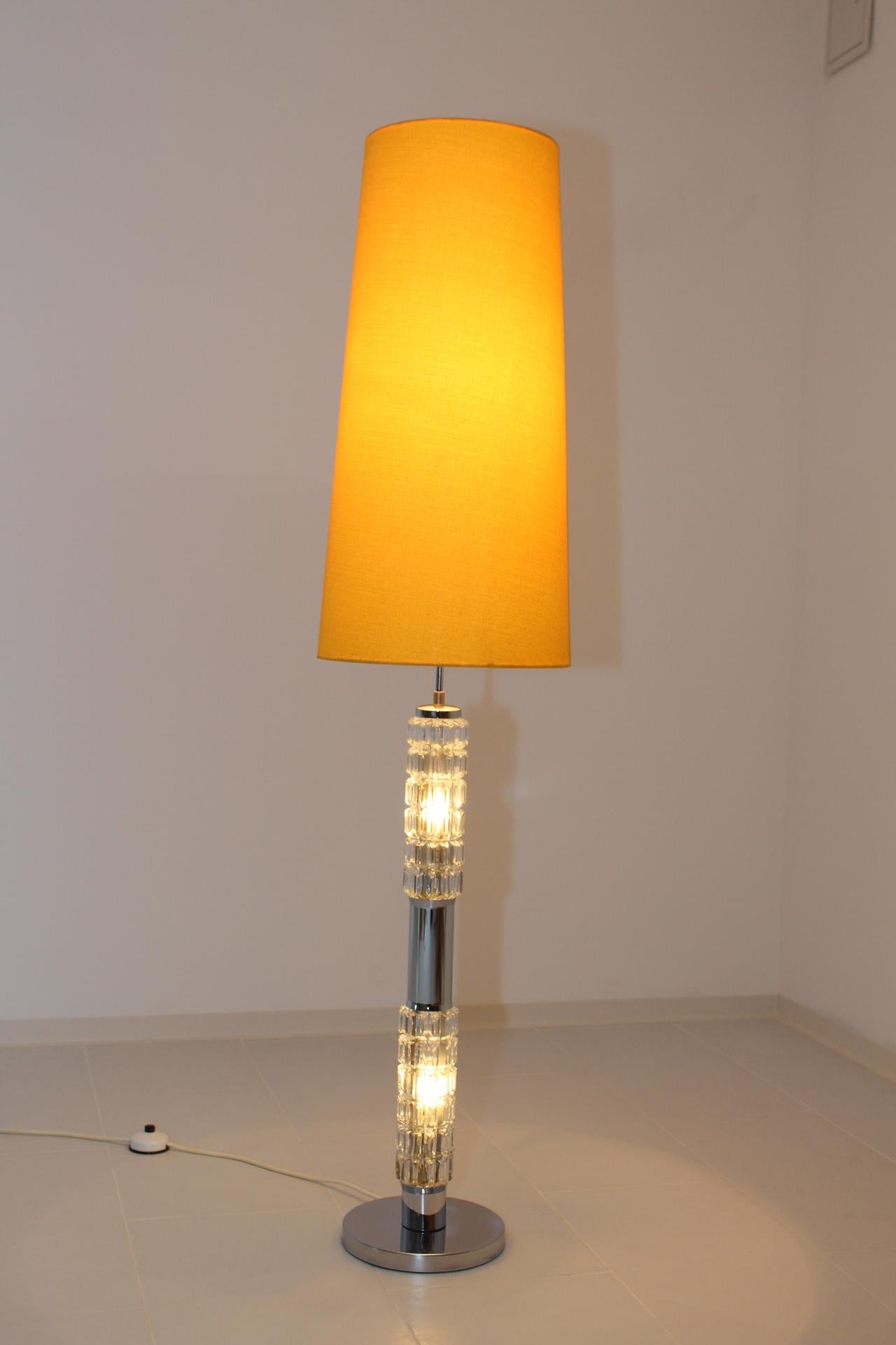 20th Century Midcentury Floor Lamp with Light Stand by Richard Essig For Sale