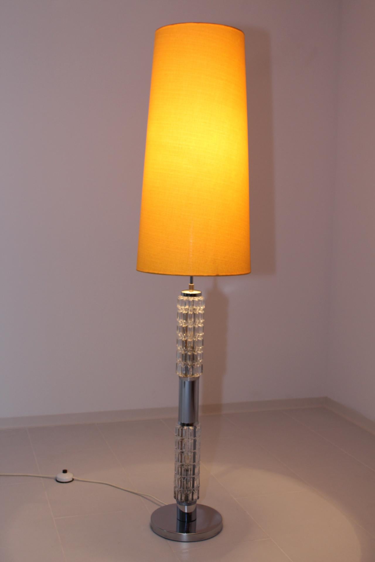 Midcentury Floor Lamp with Light Stand by Richard Essig For Sale 1