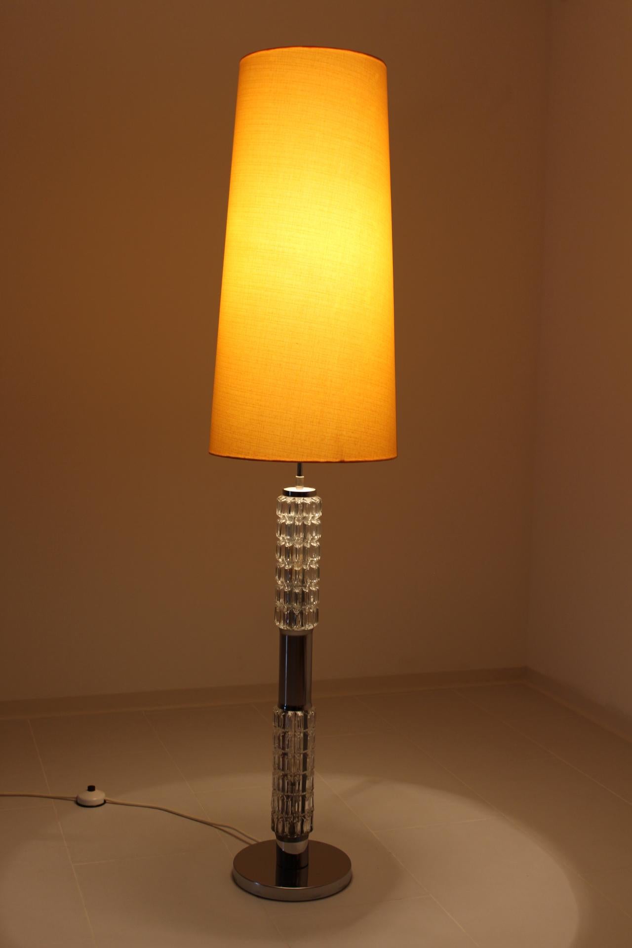 Midcentury Floor Lamp with Light Stand by Richard Essig For Sale 2